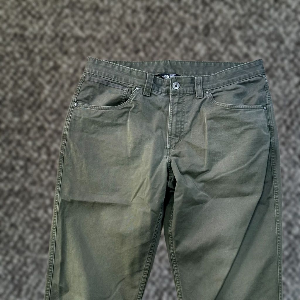 The North Face the North Face chino pants Men’s 36x30 Green Straight Leg Regular Waist 36 Inseam 30 Vintage: No Size US 36 / EU 52 - 1 Thumbnail