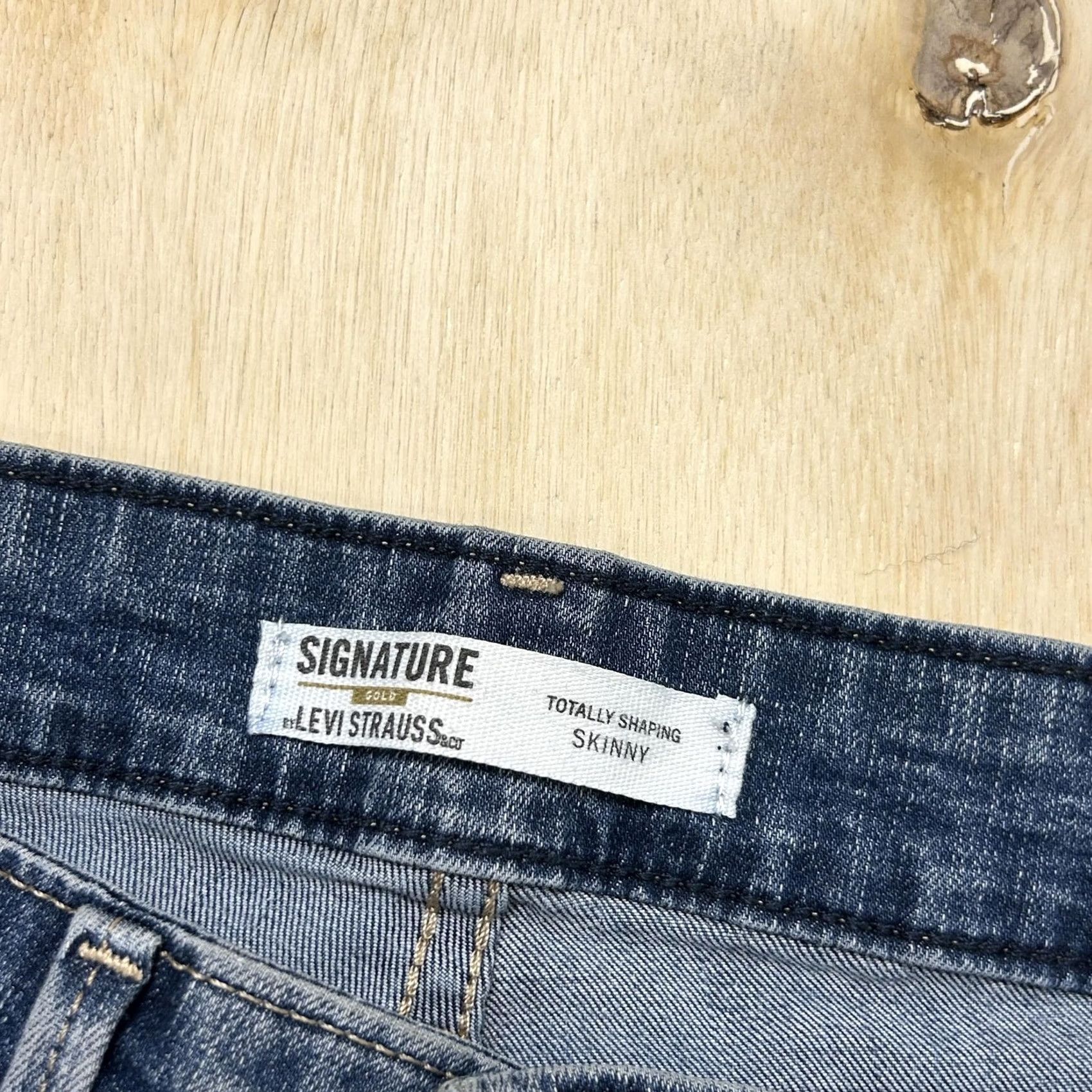 Vintage Levi Strauss Signature Shaping Skinny Jeans Womens 28 Medium Wash Stretch Denim Size 28" / US 6 / IT 42 - 2 Thumbnail