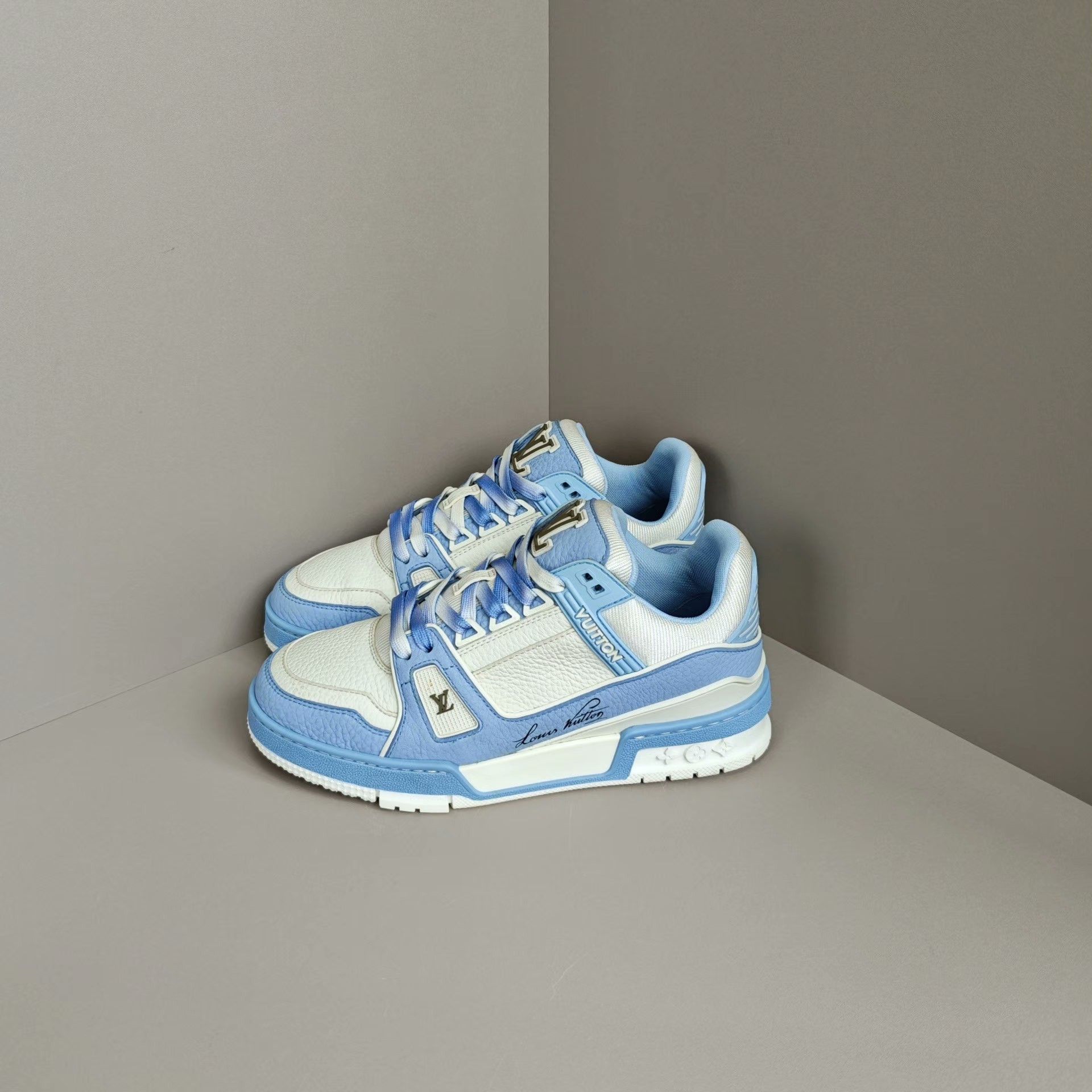 Louis Vuitton Louis Vuitton Training Blue Lowtop Sneakers us_7 Women Size US 7 / IT 37 - 1 Thumbnail