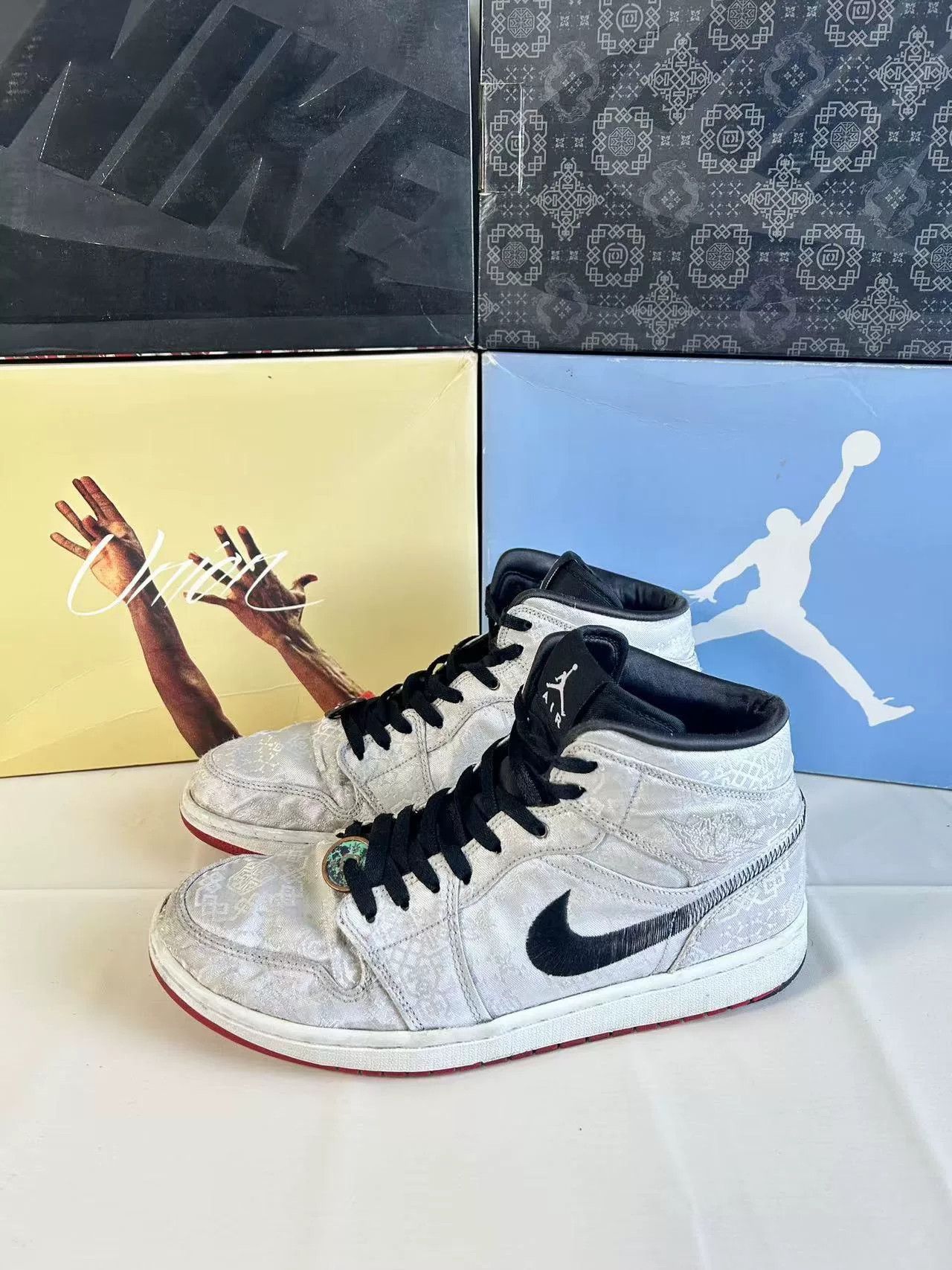 Nike Nike Silk White Lowtop Sneakers 44.5 Men Size US 11 / EU 44 - 1 Thumbnail