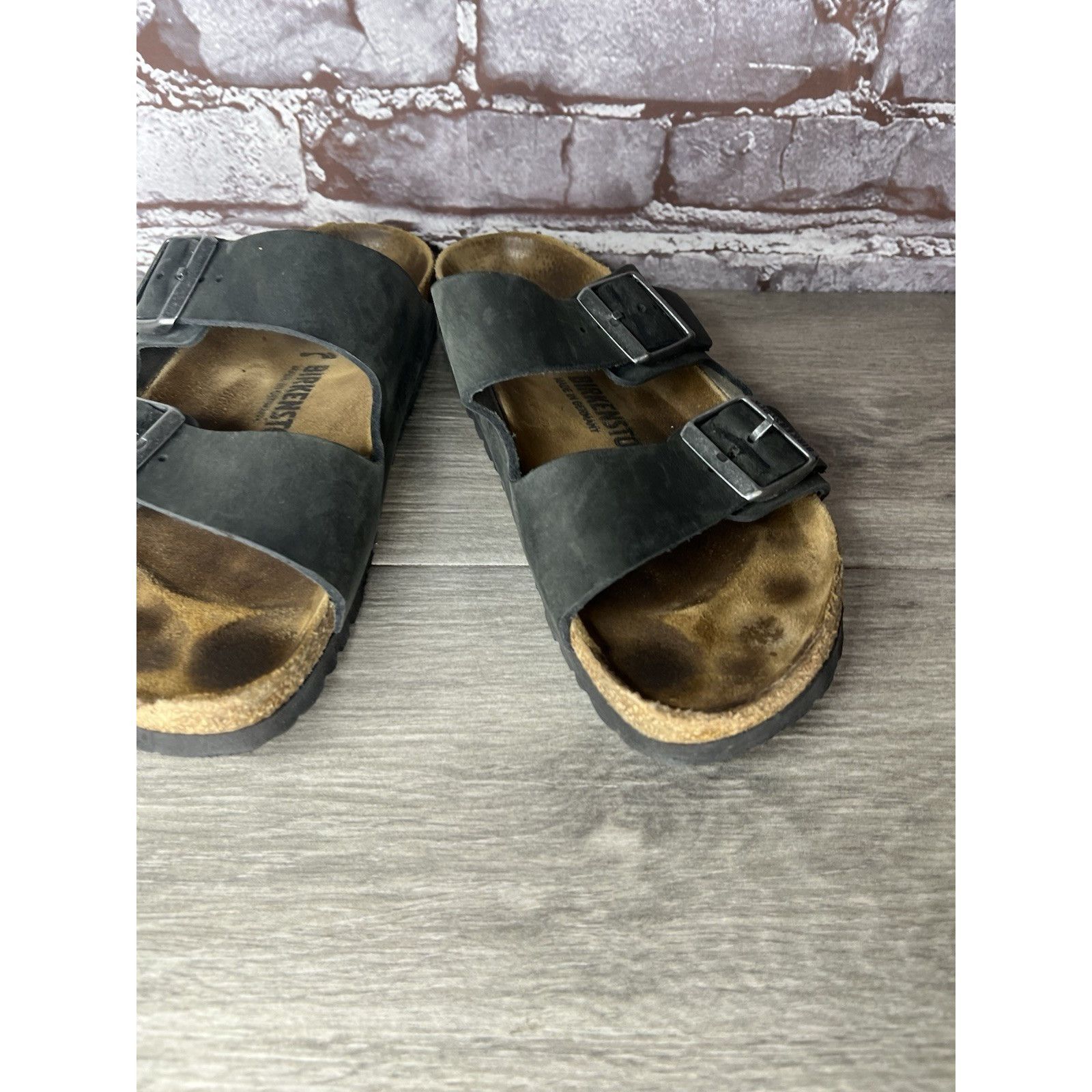 Birkenstock Birkenstock Arizona Black Leather Oiled Slides Sandals Women Size US 9 / IT 39 - 10 Thumbnail