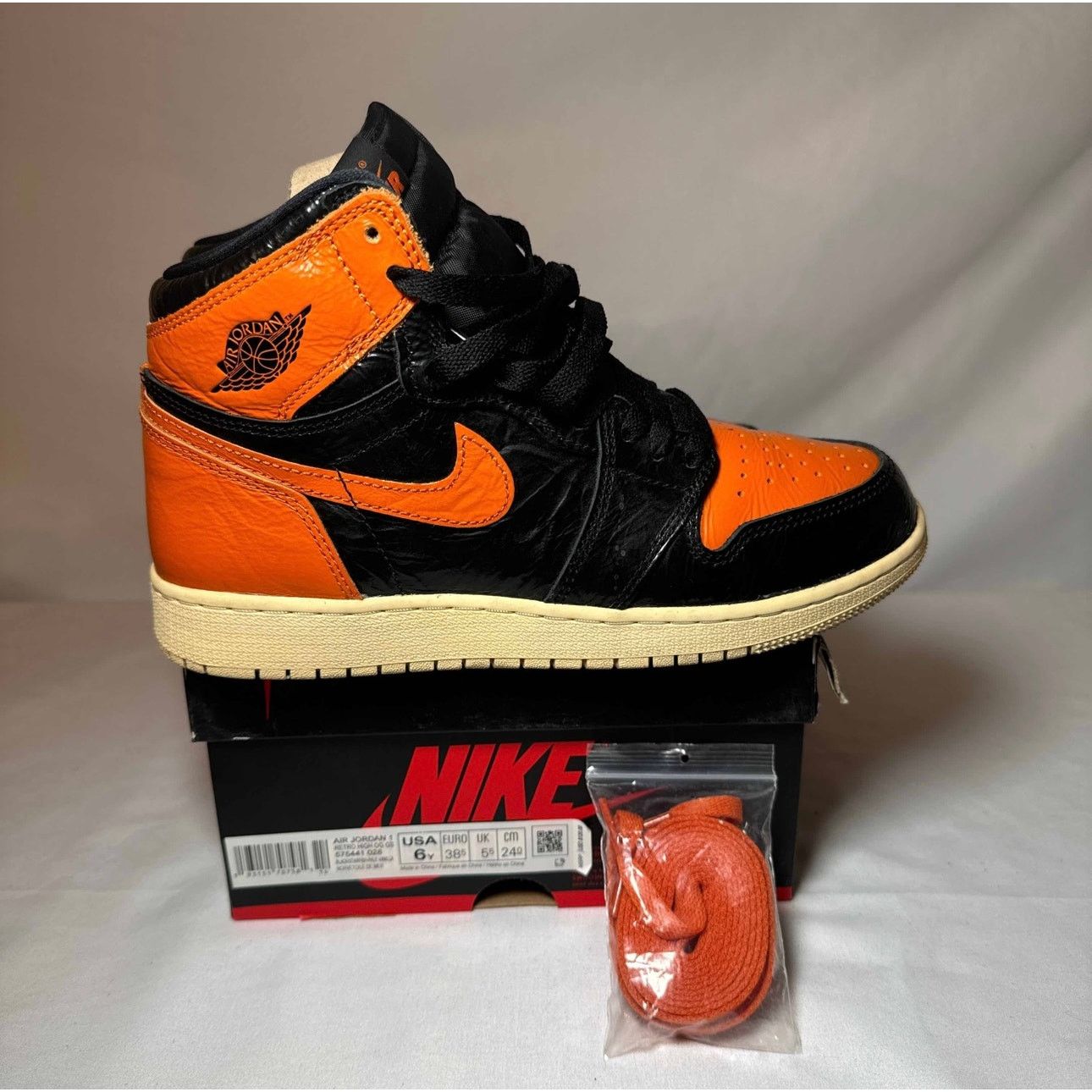 Jordan Brand × Nike Size 6 Air Jordan 1 Retro High OG GS Shattered Backboard 3.0 Size US 6 / EU 39 - 1 Thumbnail