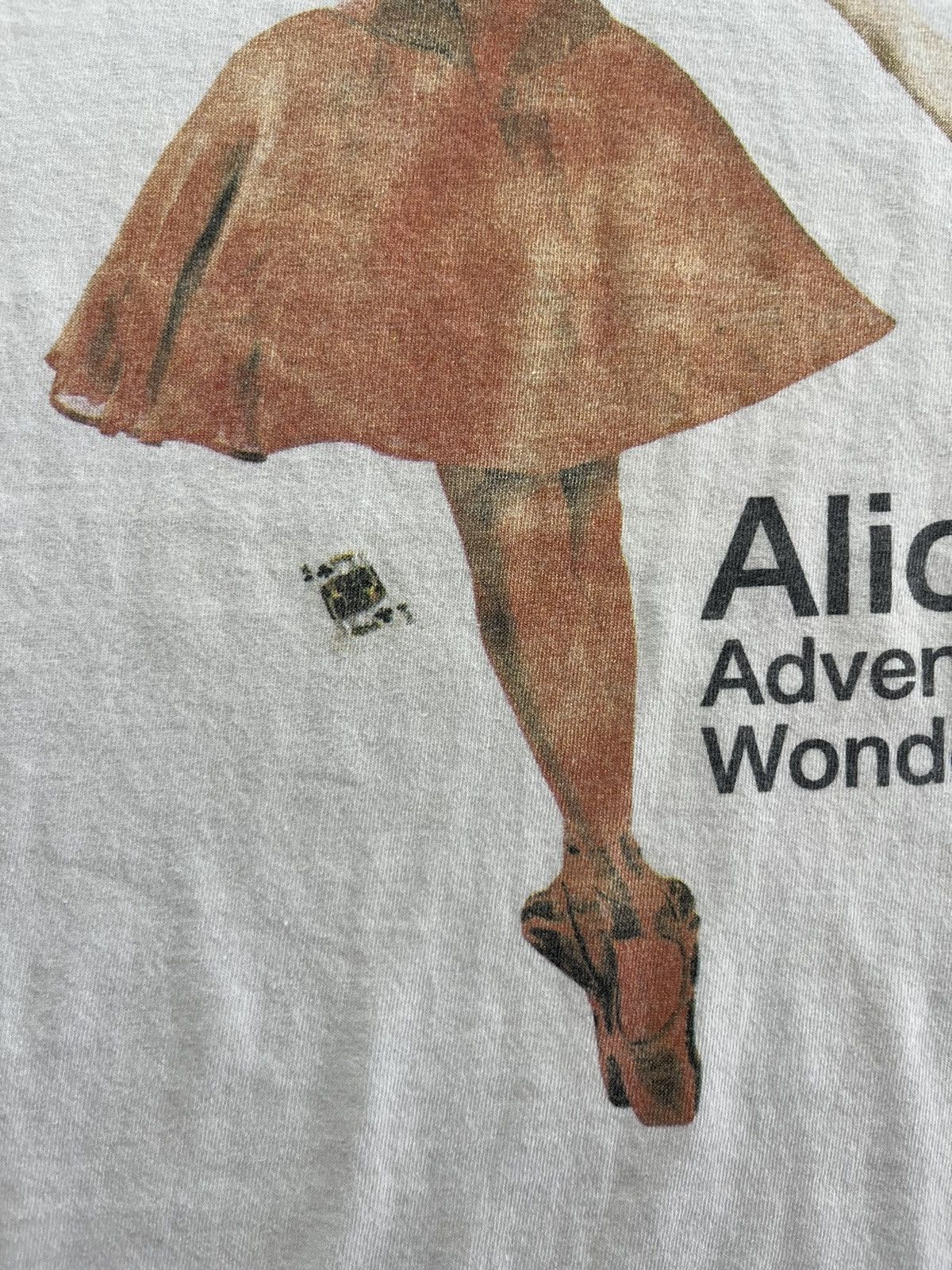 Vintage Vintage Alice’s Adventure in Wonderland 00’s Ballet Tshirt Size US L / EU 52-54 / 3 - 6 Thumbnail