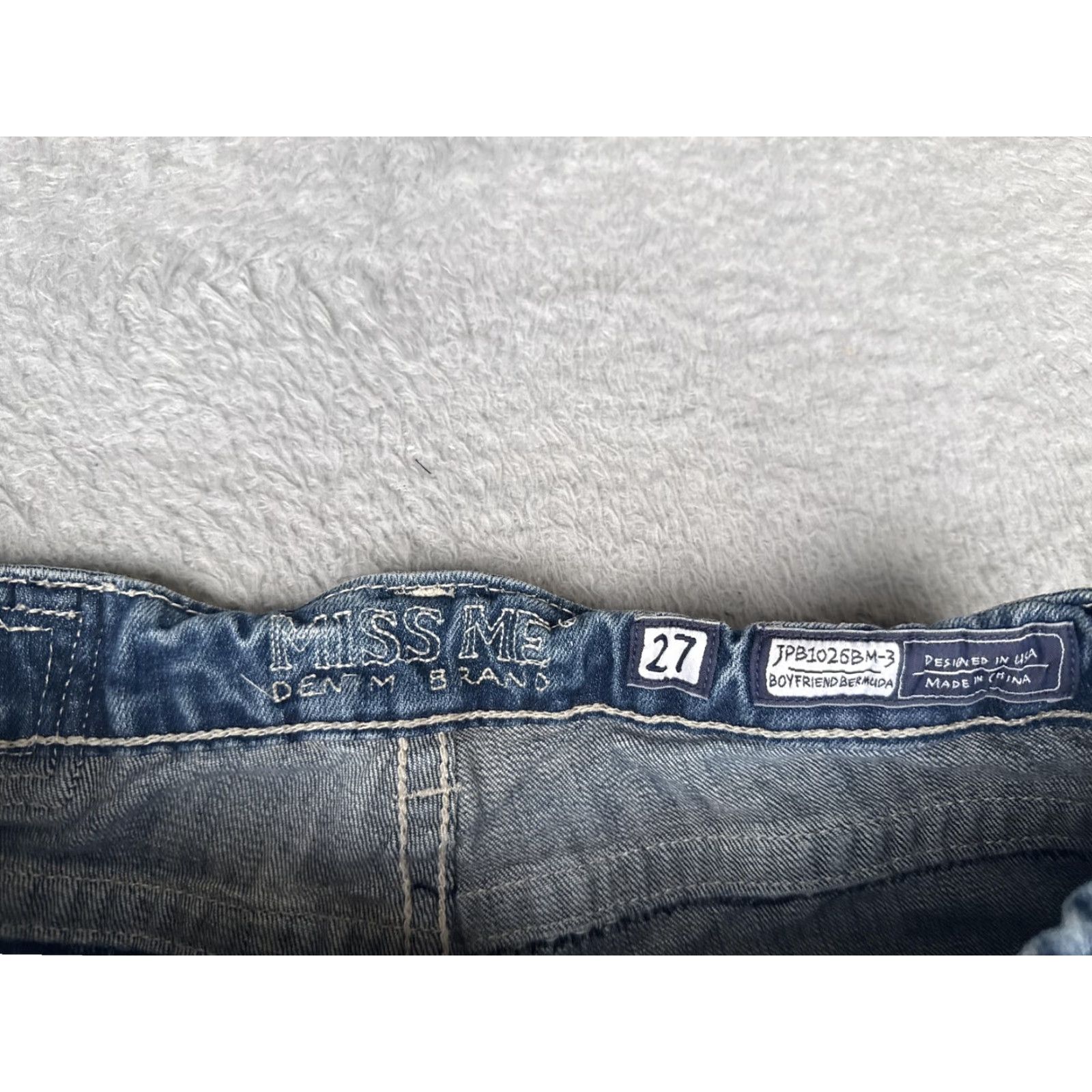 Miss Me Miss Me Shorts Bermuda Womens 27 Denim Blue 9 in Inseam 5-Pocket Stretch Distressed Embroidered Contrast Stitch Vintage No (if not vintage) Size 27" / US 4 / IT 40 - 7 Thumbnail