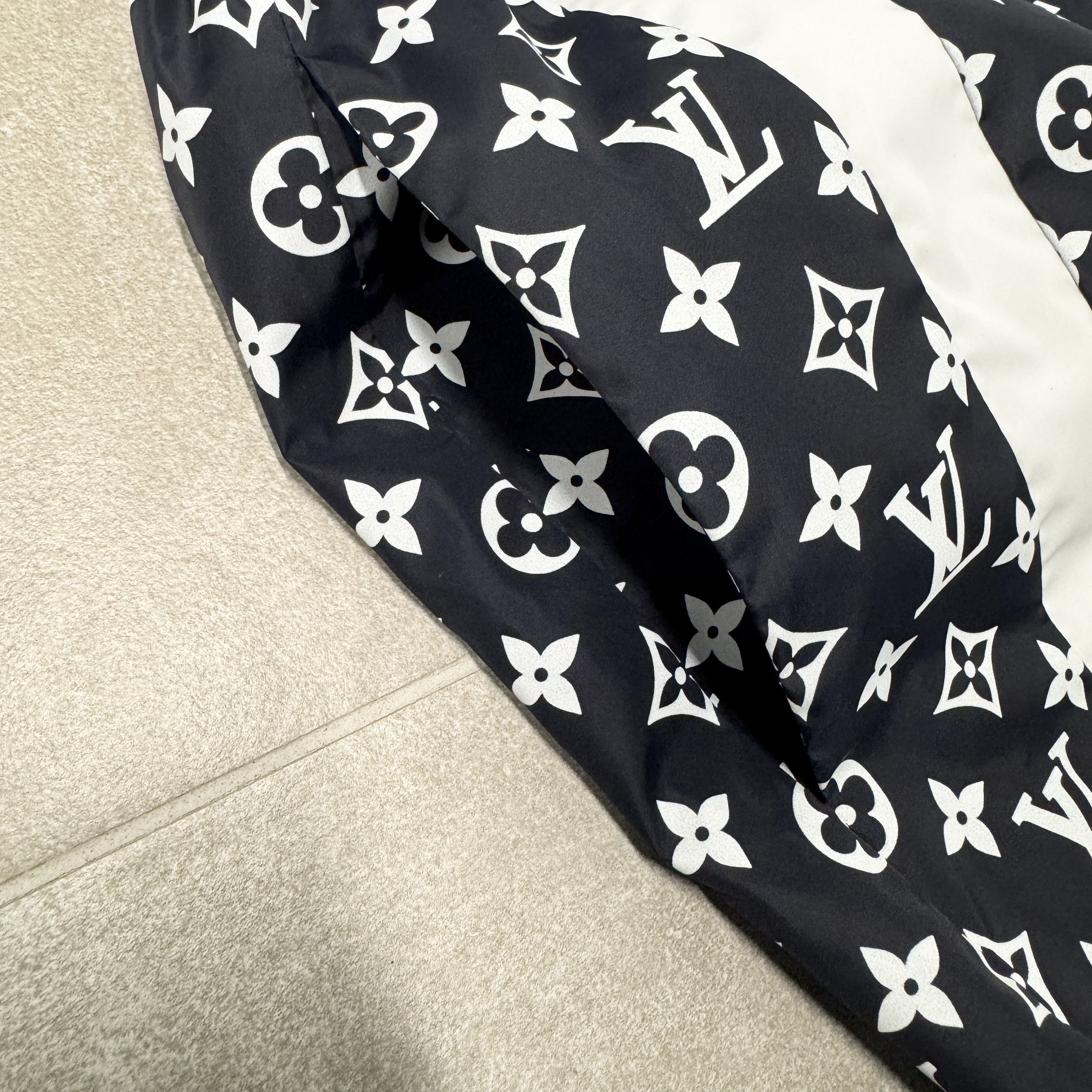 Louis Vuitton Louis Vuitton 1AFWQB Monogram Track Pants RRP £1720 Size US 30 / EU 46 - 5 Thumbnail