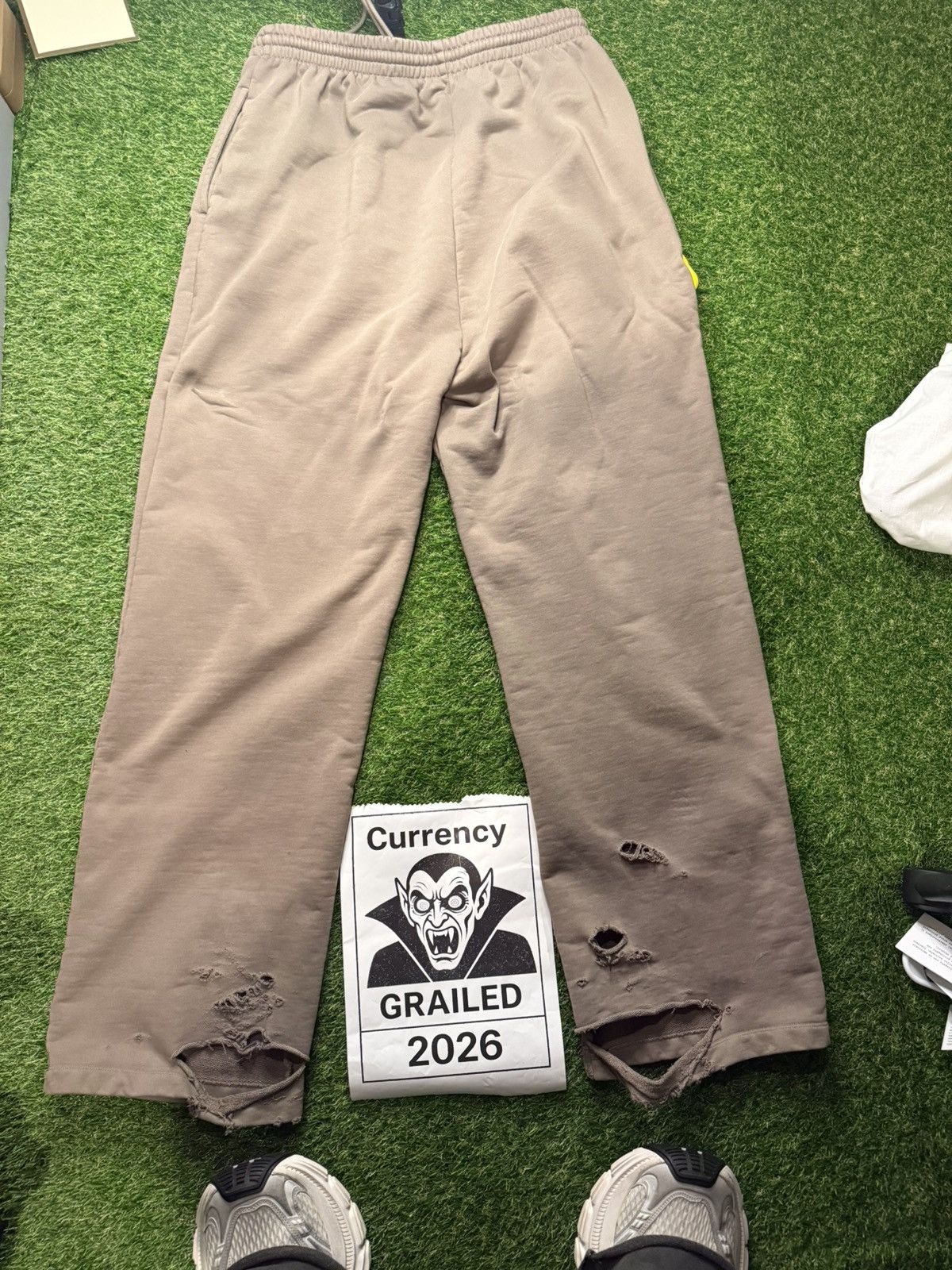 Balenciaga Balenciaga Logo Over Sized Sweatpants Size US 30 / EU 46 - 2 Thumbnail