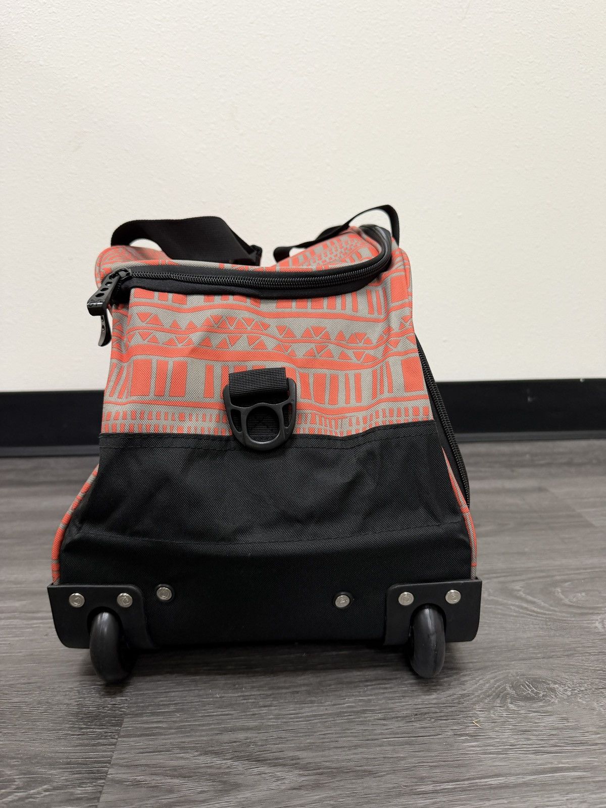 Other CALPAK Carry On Luggage Rolling Duffel Bag Wheels 21x13x11 Size ONE SIZE - 6 Thumbnail
