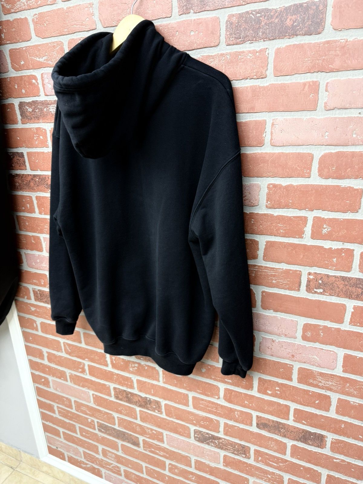 Balenciaga Men’s Balenciaga Black Copyright Hoodie size Large Size US L / EU 52-54 / 3 - 8 Thumbnail