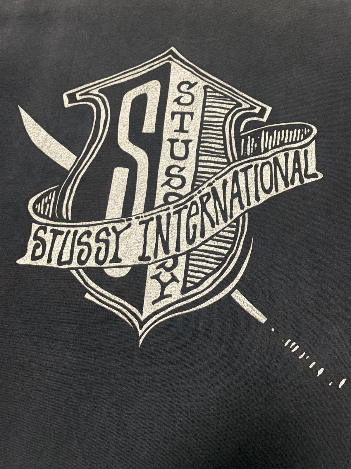 Stussy 💸BINDING OFFER💸STUSSY COAT OF ARMS PIGMENT DYED TSHIRT TEE💥 Size US M / EU 48-50 / 2 - 6 Thumbnail