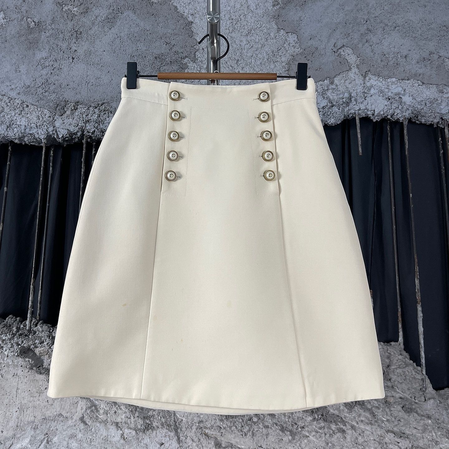 Gucci Gucci Gold Button Mini Skirt Size 38 Size 26" / US 2 / IT 38 - 1 Thumbnail