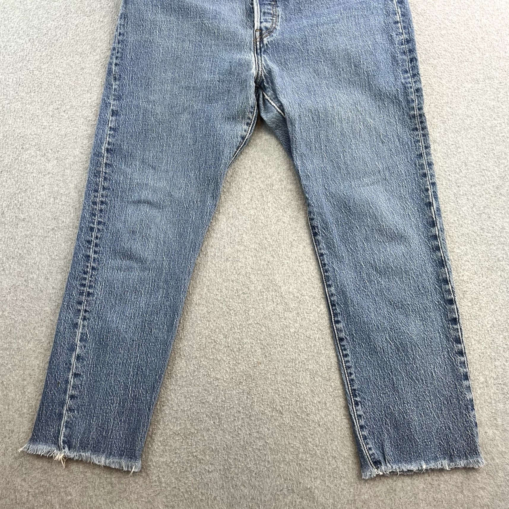Levi's VINTAGE Levis 501 Jeans Womens 31x26 Blue Medium Wash Straight Leg Denim Casual Size 24" / US 00 / IT 34 - 6 Thumbnail