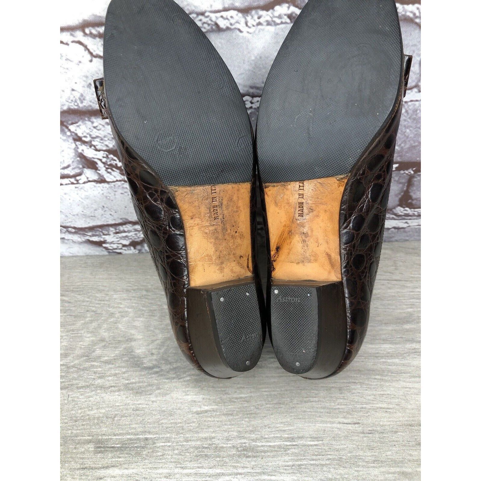 Salvatore Ferragamo Salvatore Ferragamo Vara Brown Leather Croc Embossed Bow Hee Size US 5.5 / IT 35.5 - 7 Thumbnail