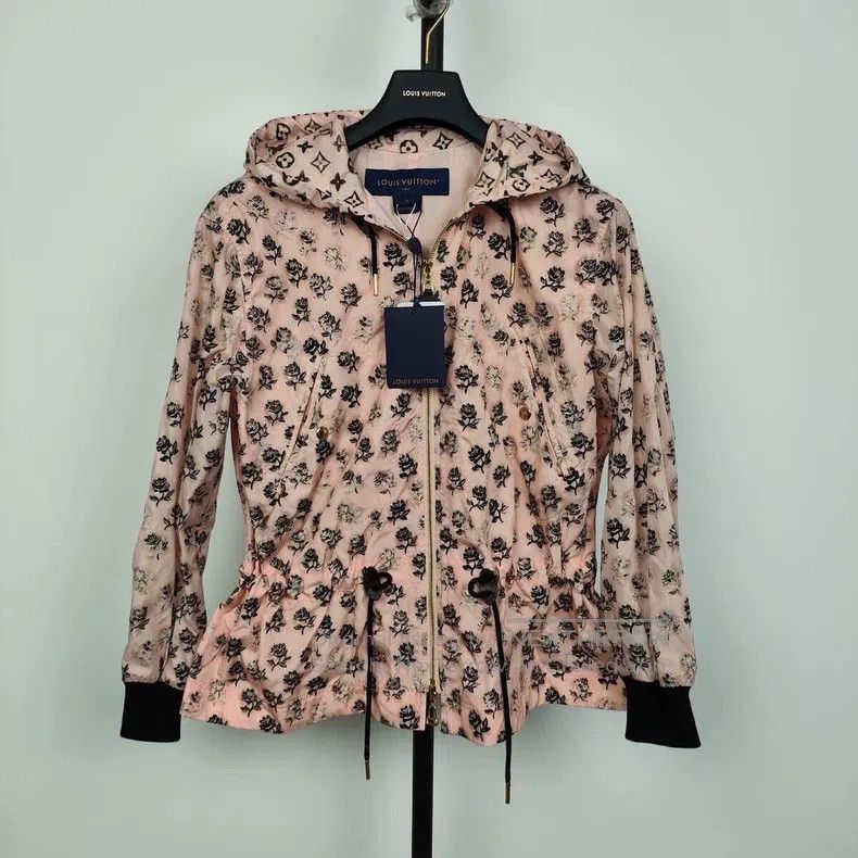 Louis Vuitton Louis Vuitton Nylon printed hooded jacket Size XS / US 0-2 / IT 36-38 - 1 Thumbnail