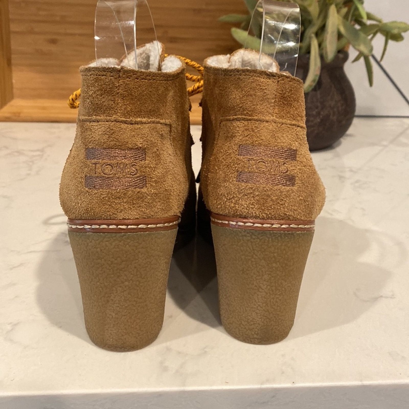 Toms Toms Kala Wedge Desert Booties suede Sherpa lined size 7 Size US 7 / IT 37 - 2 Thumbnail