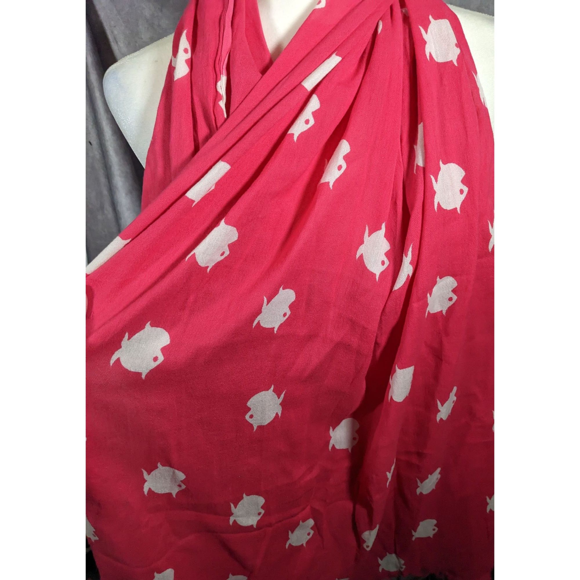 Banana Republic Banana Republic White And Pink Fish Scarf Size ONE SIZE - 5 Thumbnail