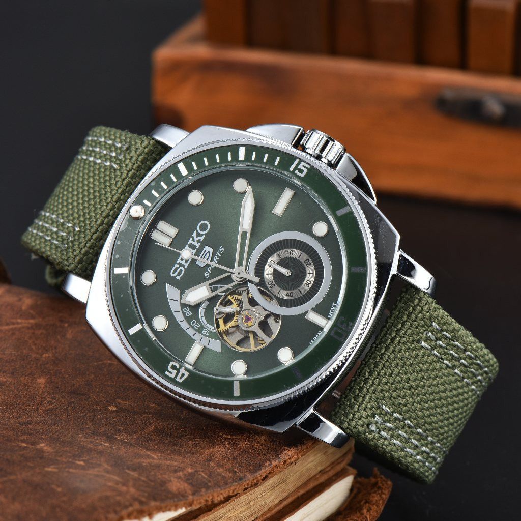 Seiko Old School Seiko 5 Vintage Style Watches Size ONE SIZE - 5 Thumbnail