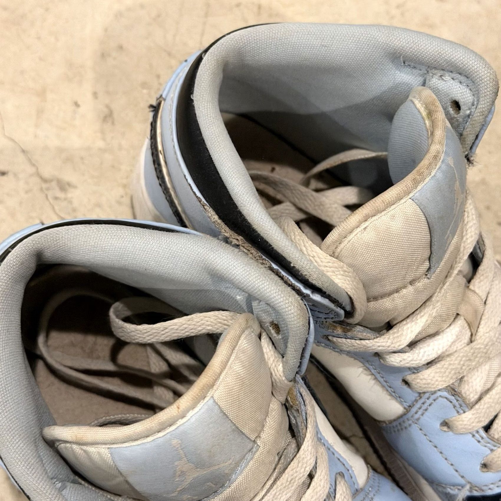Nike VINTAGE Nike Air Jordan 1 Mid GS Ice Blue Black White *DISTRESSED* Shirt Size US 7 / EU 40 - 3 Thumbnail
