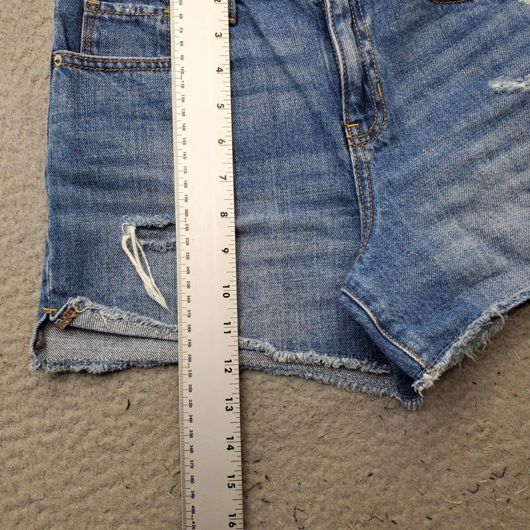 Old Navy Old Navy Womens Jeans Shorts 14 Blue Denim High Rise Distressed Adjustable Waist Shorts Size 36" / US 14 / IT 50 - 3 Thumbnail