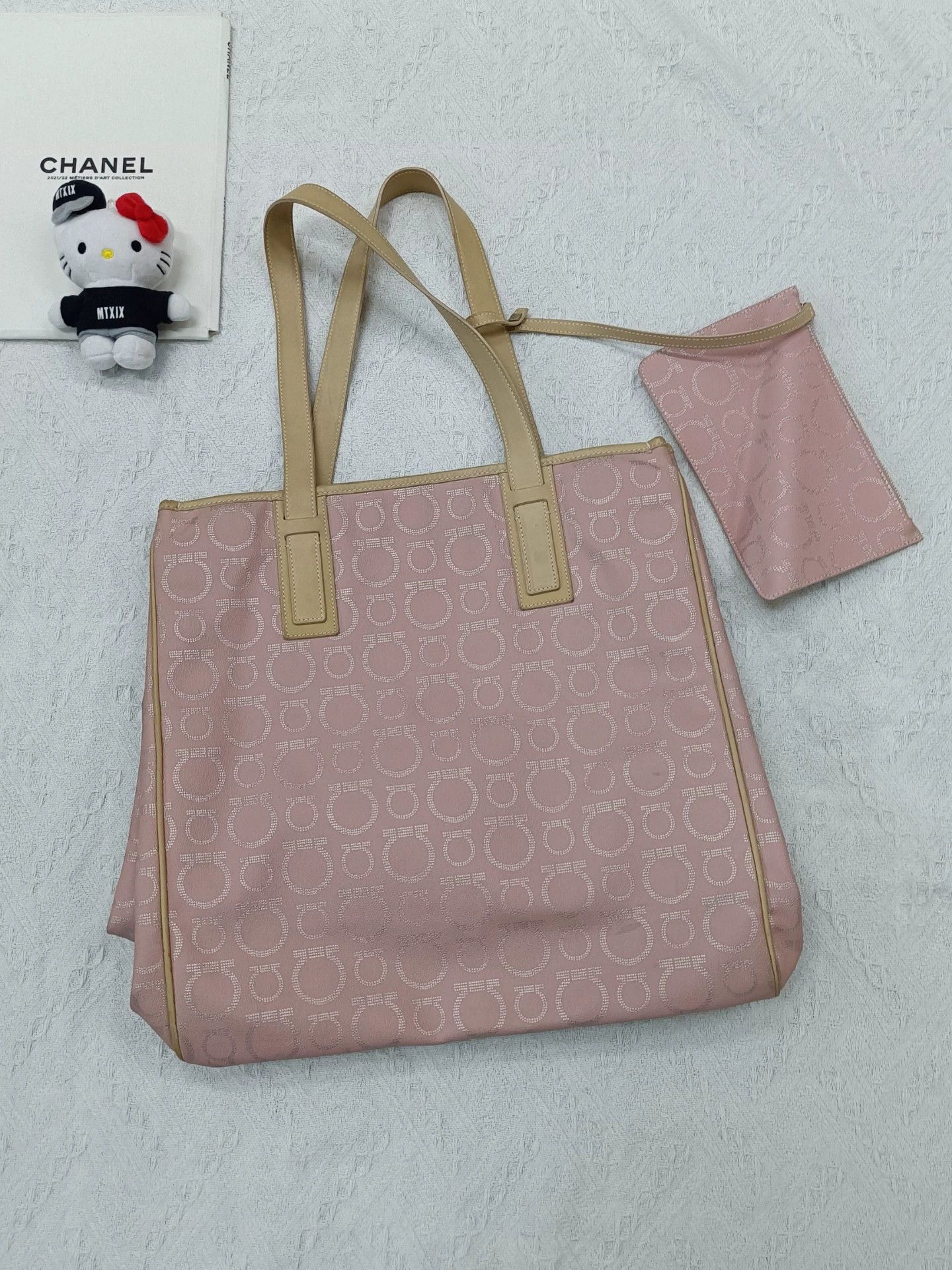 Salvatore Ferragamo Ferragamo Pink Tote 36x14x36-57 Size ONE SIZE - 1 Thumbnail