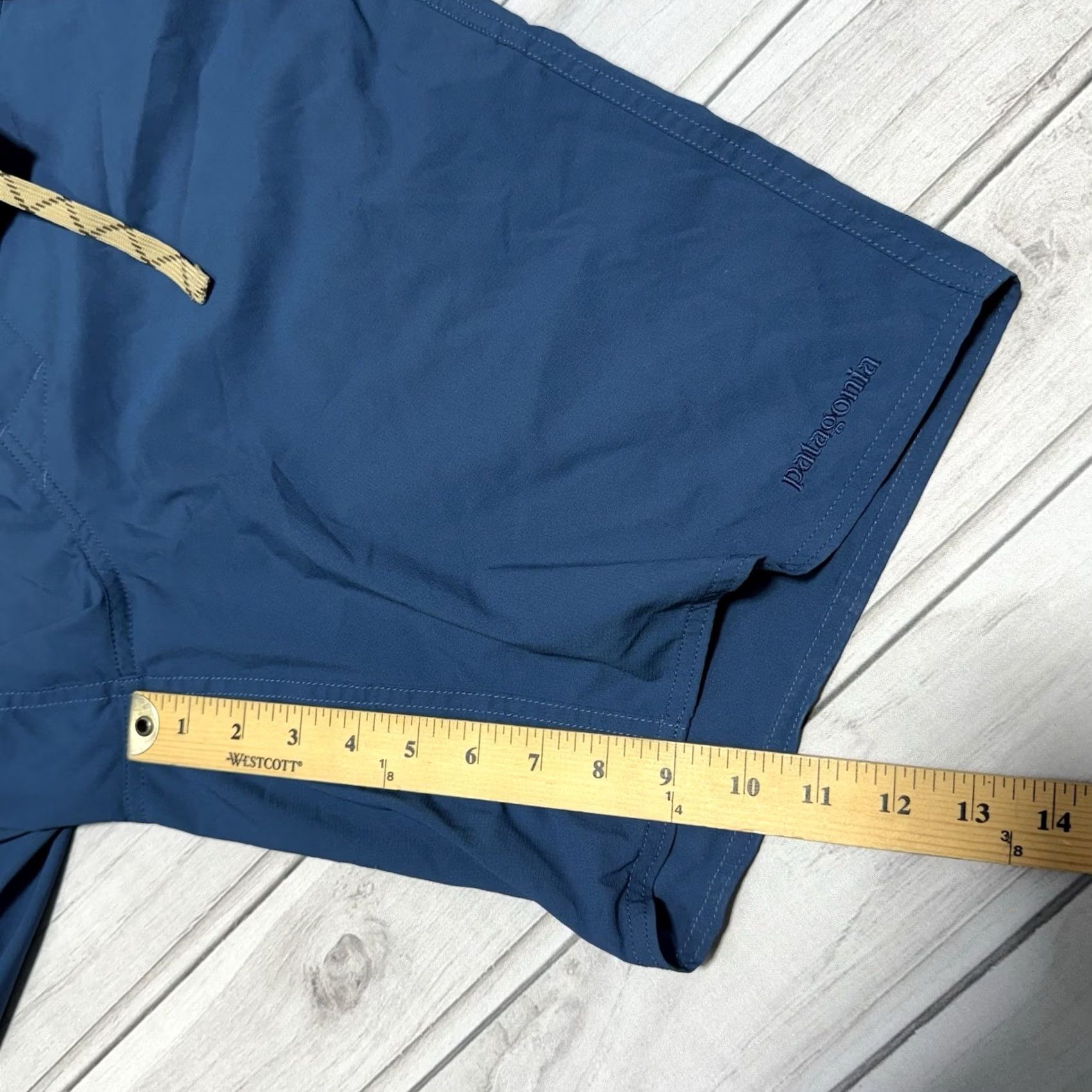 Patagonia Patagonia Shorts 36 Blue Hybrid Board Surf Swim Beach Quick Dry Pockets Drawstring Men's Bottom Board Shorts Size US 36 / EU 52 - 5 Thumbnail