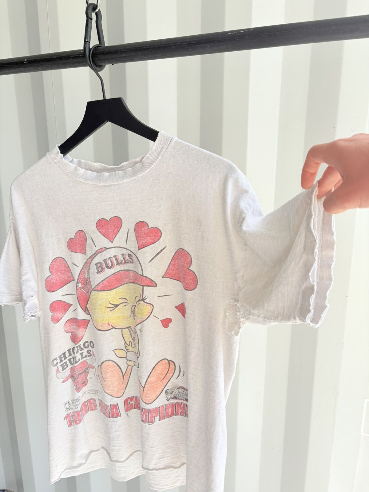 NBA Vintage Chicago Bulls Tweety Faded Shirt Distressed Grunge Size US XL / EU 56 / 4 - 3 Thumbnail