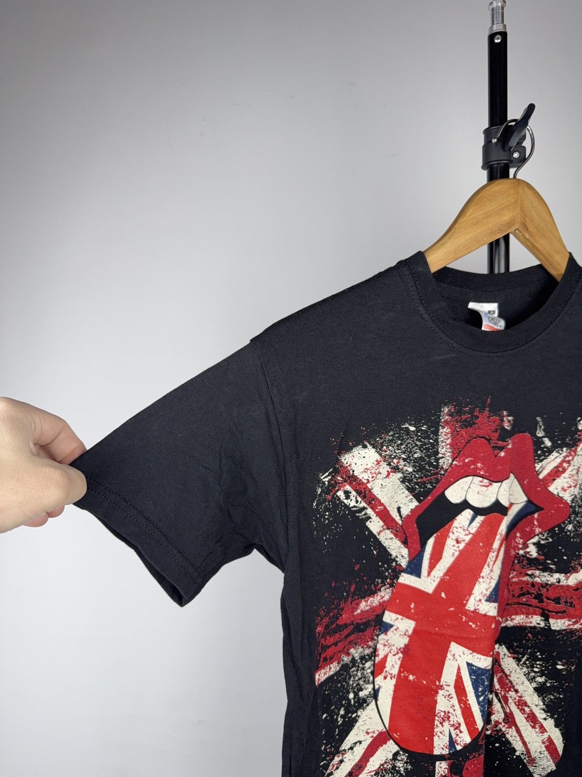 The Rolling Stones 00s Rolling Stones UK Logo Flag Tongue Graphic Tee Size S Size S / US 4 / IT 40 - 5 Thumbnail