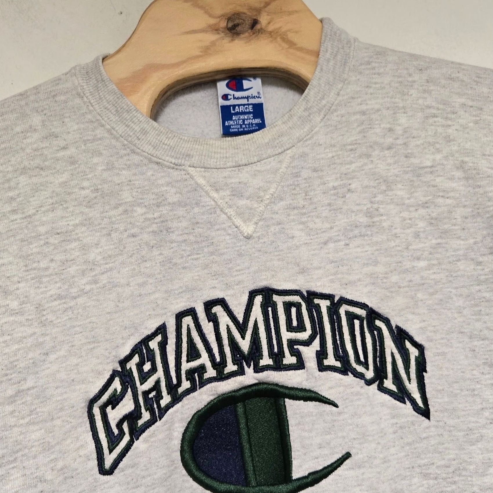 Champion VINTAGE Champion Sweatshirt Shirt Men Large Gray Green Embroidered USA Made 90s Mens Size US L / EU 52-54 / 3 - 2 Thumbnail