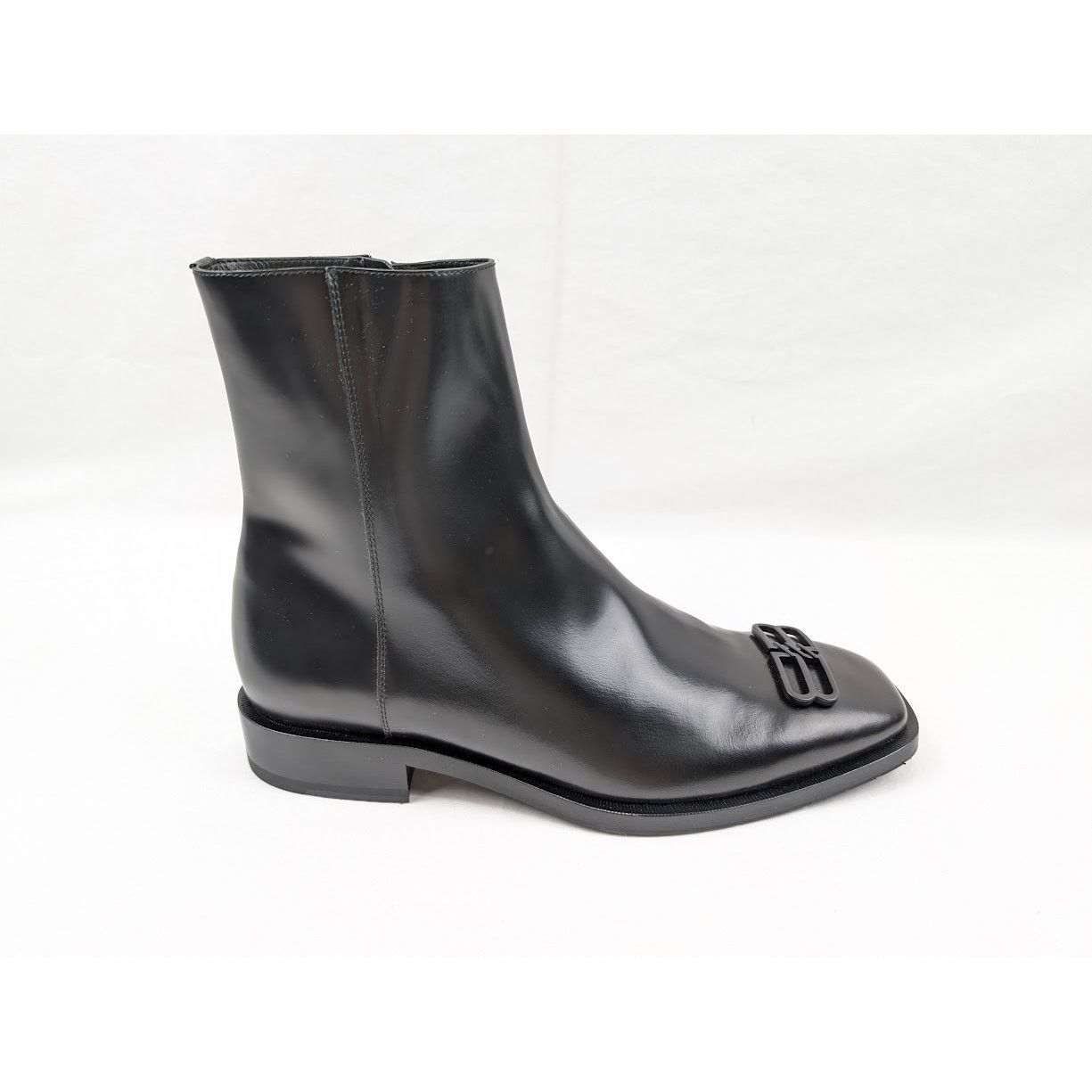 Balenciaga o1rshd1 Smooth Calf BB Matt Icon Bootie in Black/Black Size US 10 / EU 43 - 1 Thumbnail