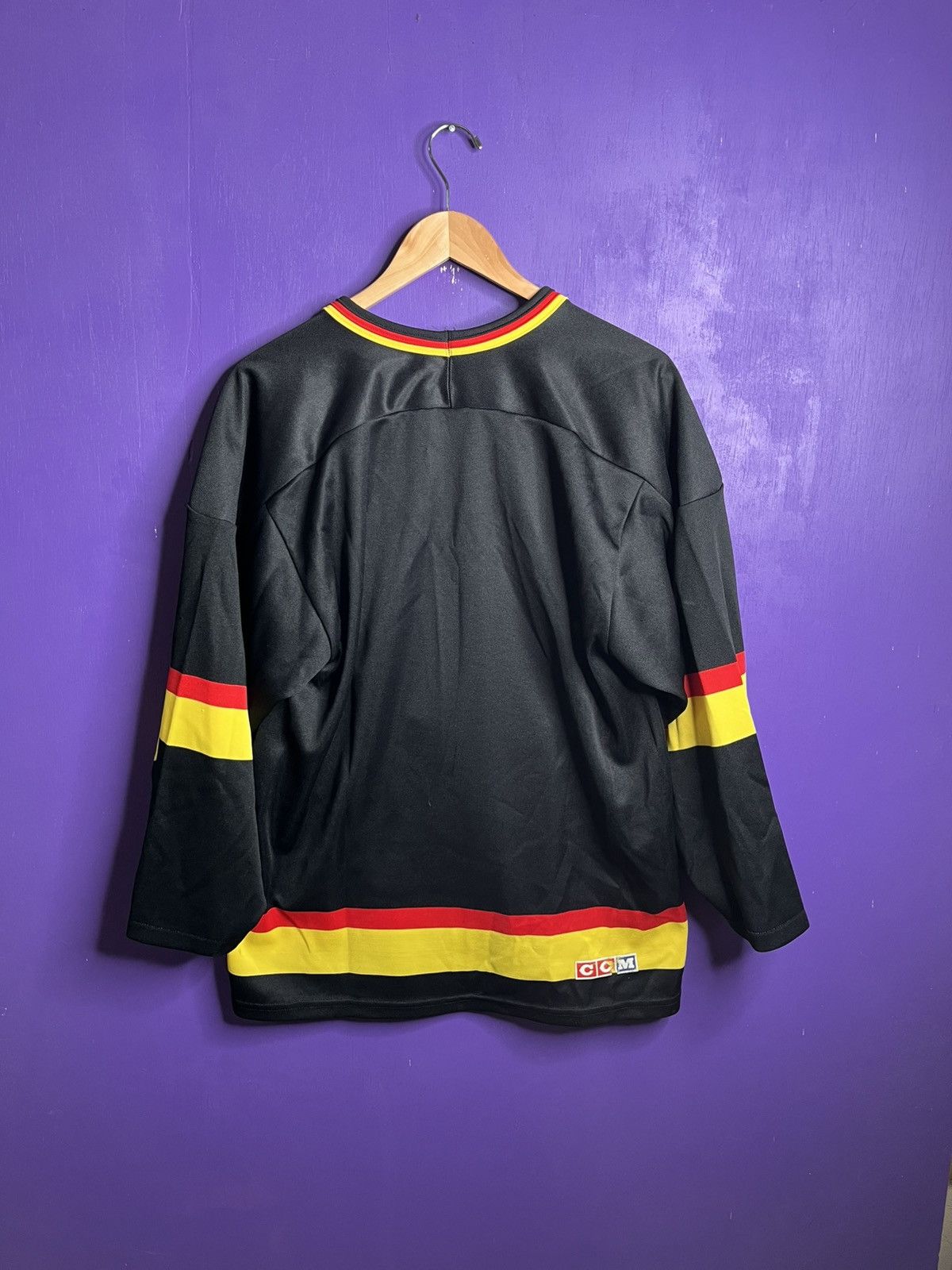 Ccm × NHL × Vintage Vintage 80s Vancouver canucks old logo jersey Size US M / EU 48-50 / 2 - 2 Thumbnail