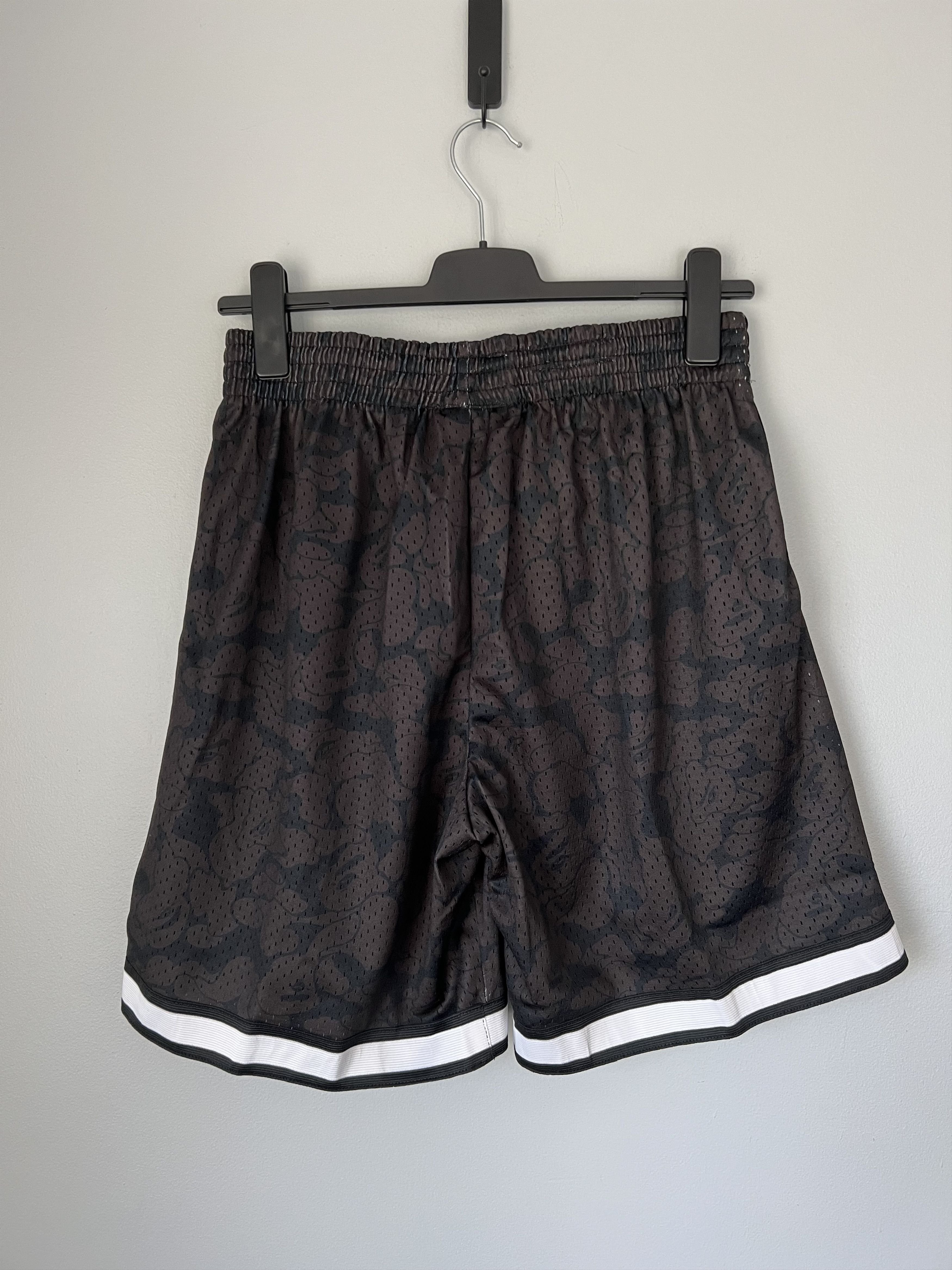 Bape × Mitchell & Ness Bape Mitchell & Ness New Jersey Nets Shorts in Black Size US 34 / EU 50 - 4 Thumbnail