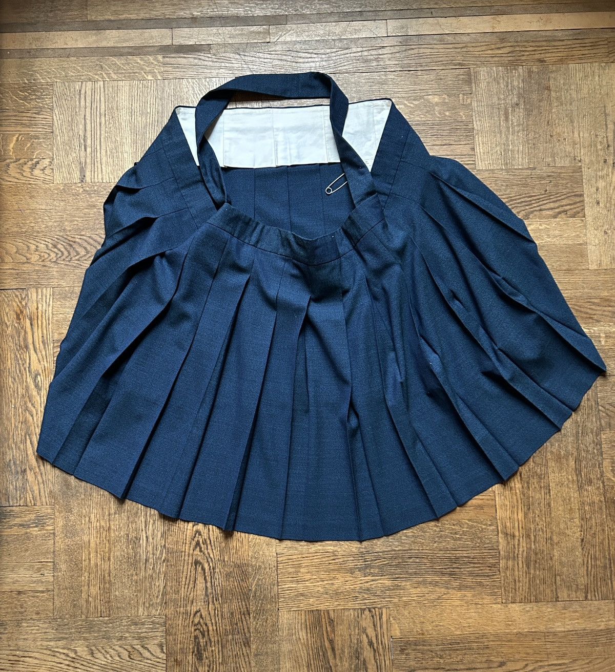 Comme des Garcons Runway S/S 1995 Men’s Massive Pleated Skirt with Strap Size US 32 / EU 48 - 3 Thumbnail