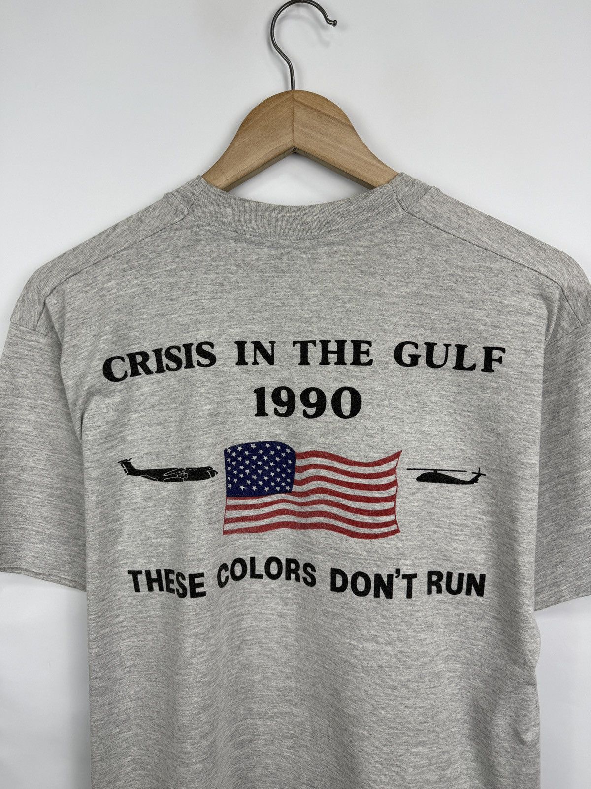 Vintage 🇺🇸 Vintage 1990 Operation Desert Shield Crisis in the Gulf Te Size US L / EU 52-54 / 3 - 10 Thumbnail