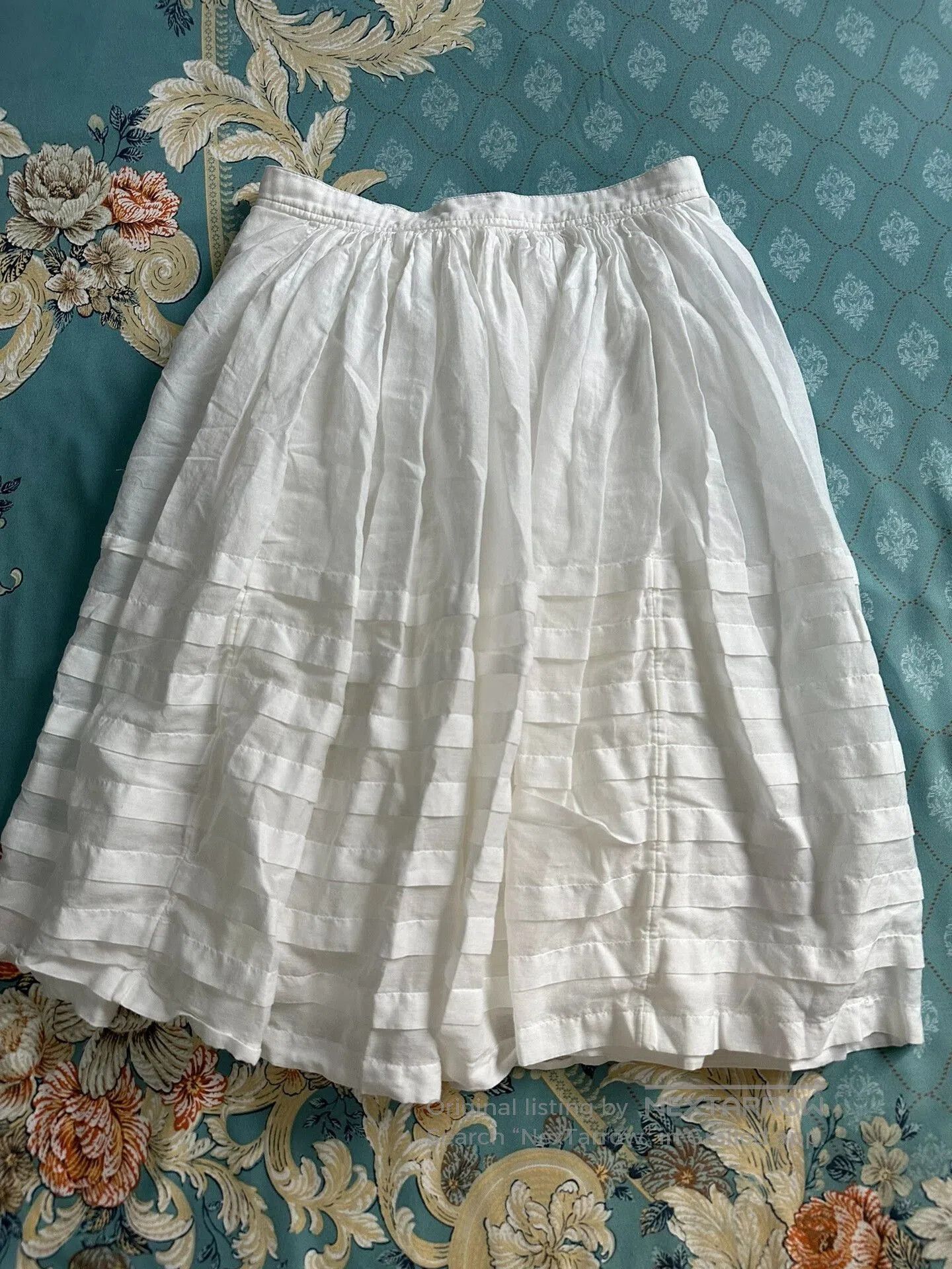 Burberry Burberry White Skirt with Fluffy Fabric. Size 26" / US 2 / IT 38 - 3 Thumbnail