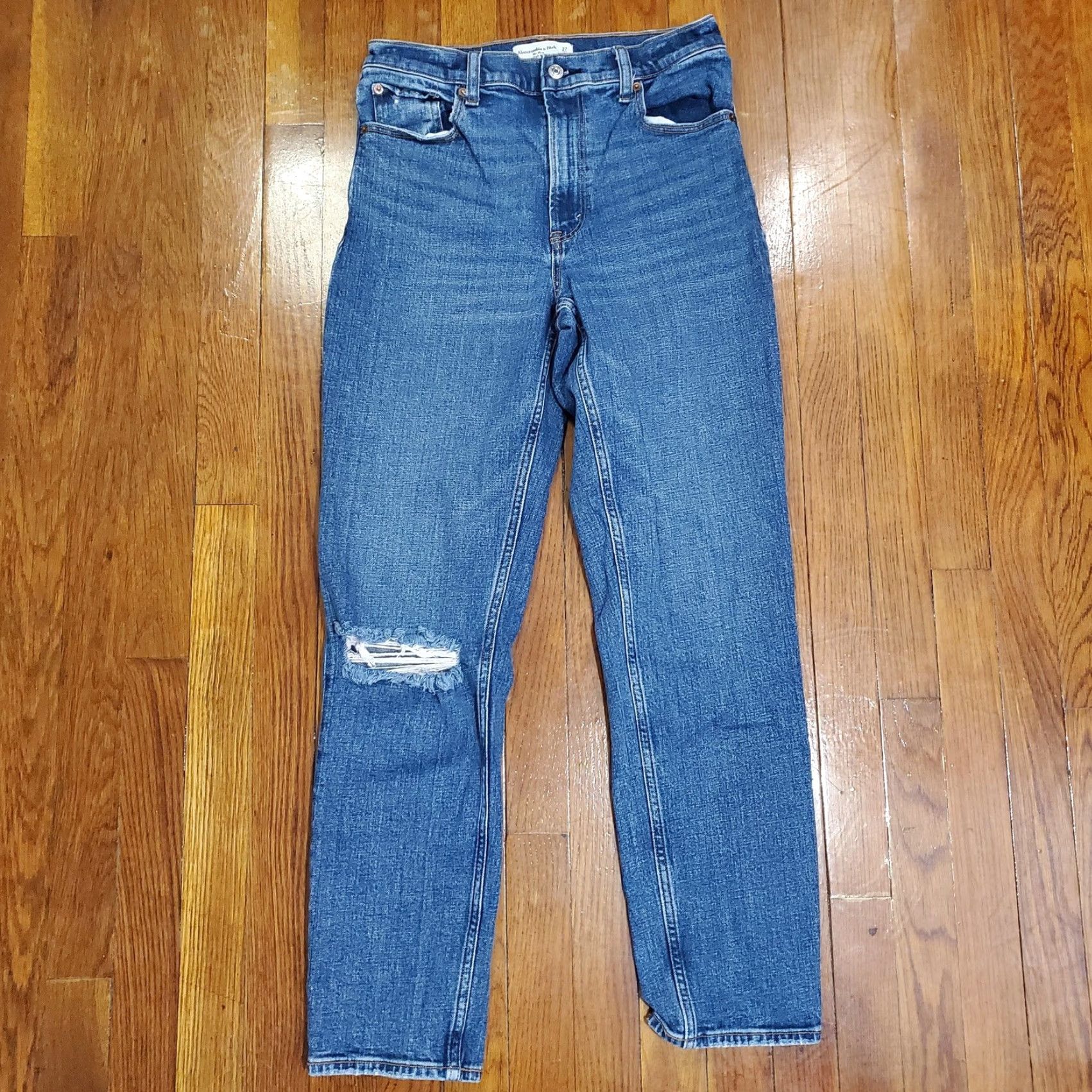 Abercrombie & Fitch Abercrombie & Fitch Jeans The Mom High Rise Womens 4 Long Blue Ripped Knee 27 Size 27" / US 4 / IT 40 - 4 Thumbnail