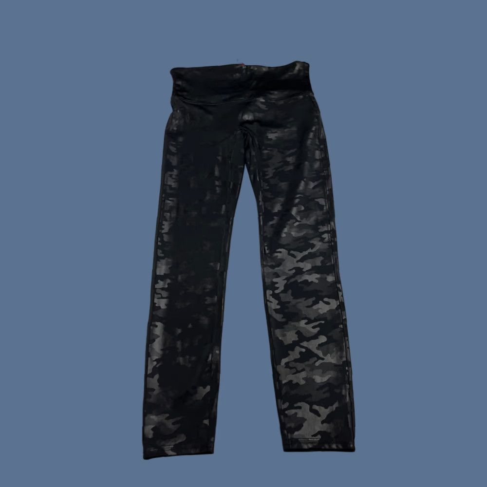 Spanx Spanx Womens XL Black Camouflage Stretch Nylon Blend Leggings Ankle Pant Grey Camo Women's XL Leggings Size 40" / US 18 - 1 Thumbnail