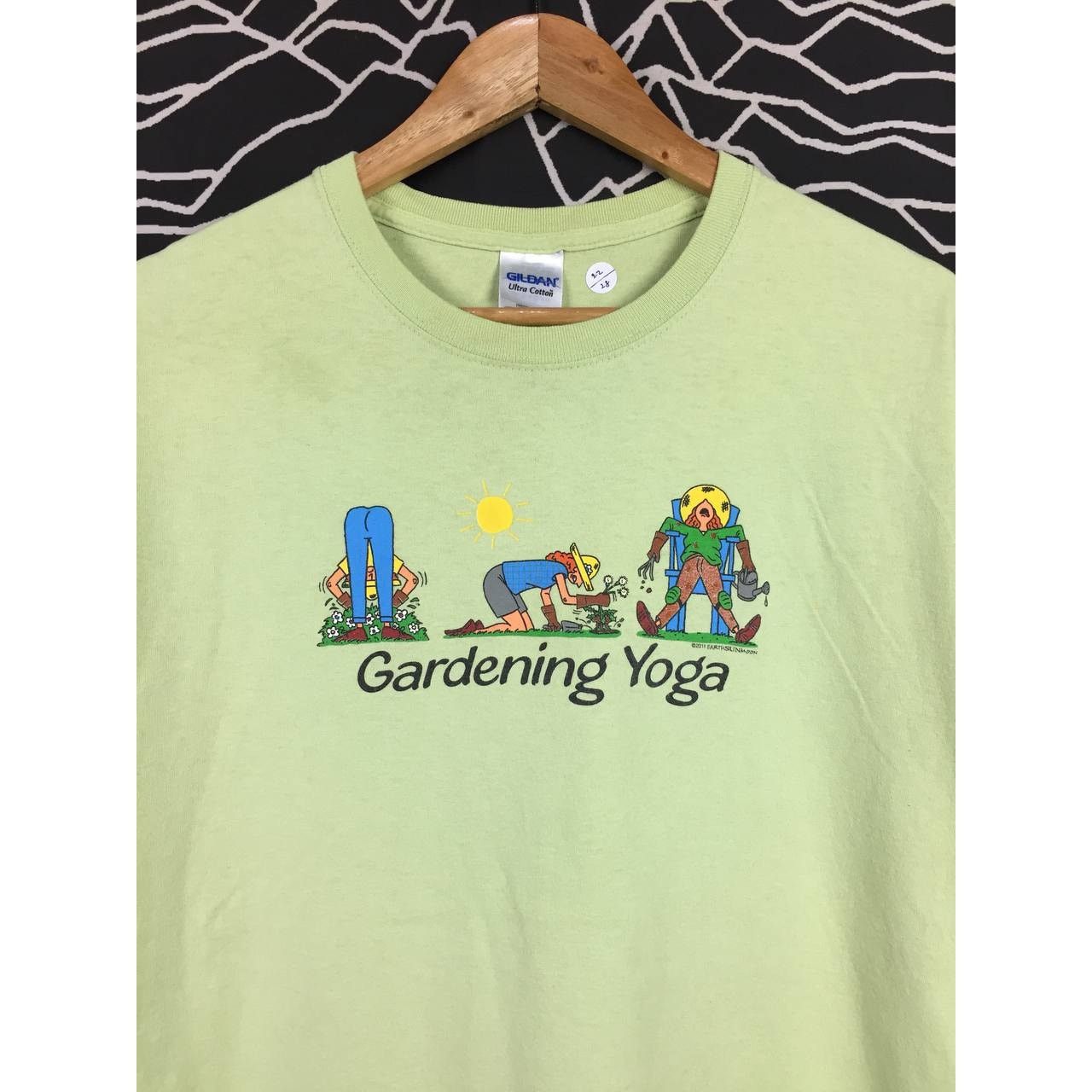 Gildan × Vintage Earth Sun Moon Gardening Yoga Nature Inspired Tee Size US L / EU 52-54 / 3 - 3 Thumbnail