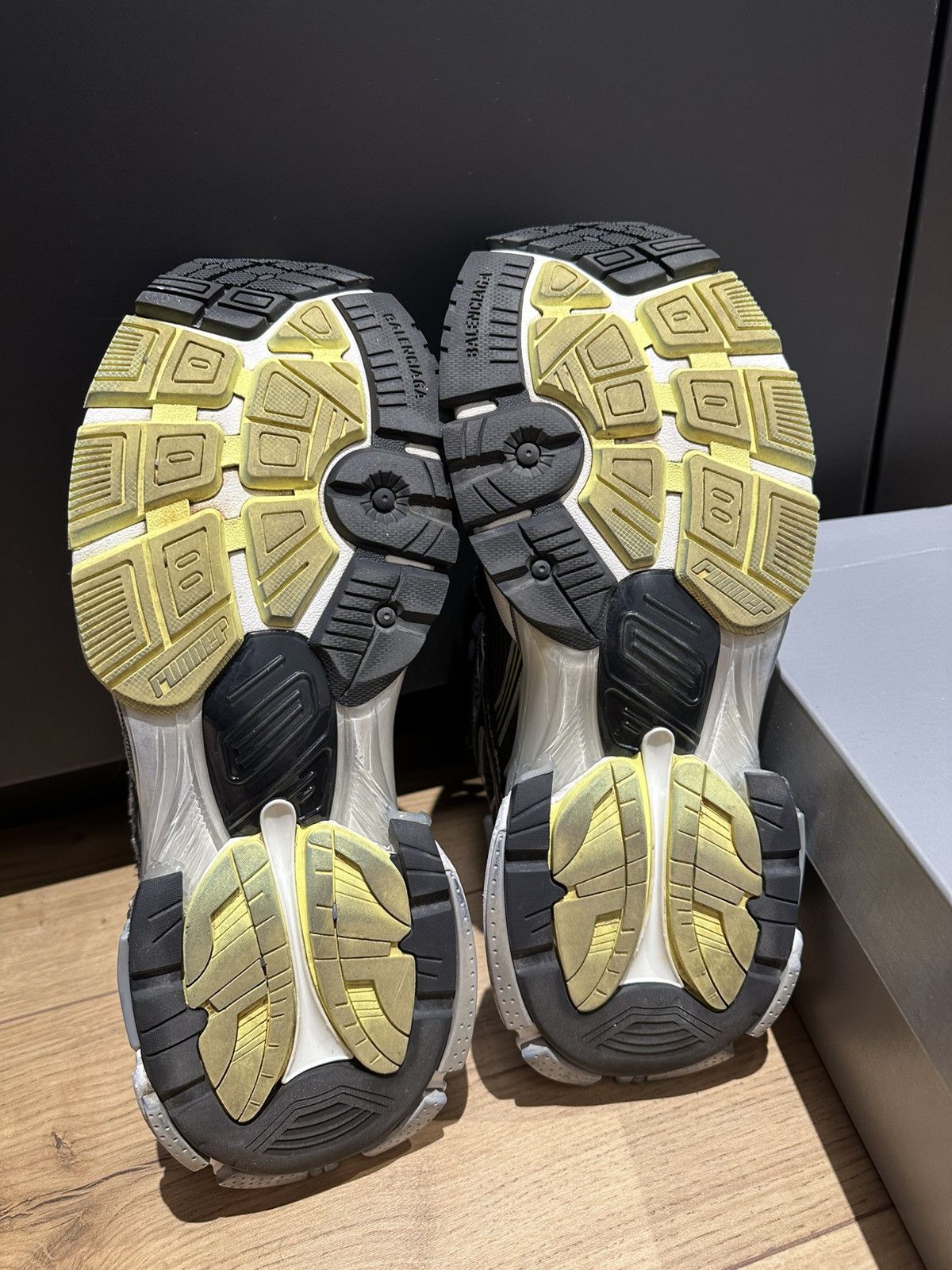 Balenciaga Balenciaga Runner size 45 Size US 12 / EU 45 - 8 Thumbnail