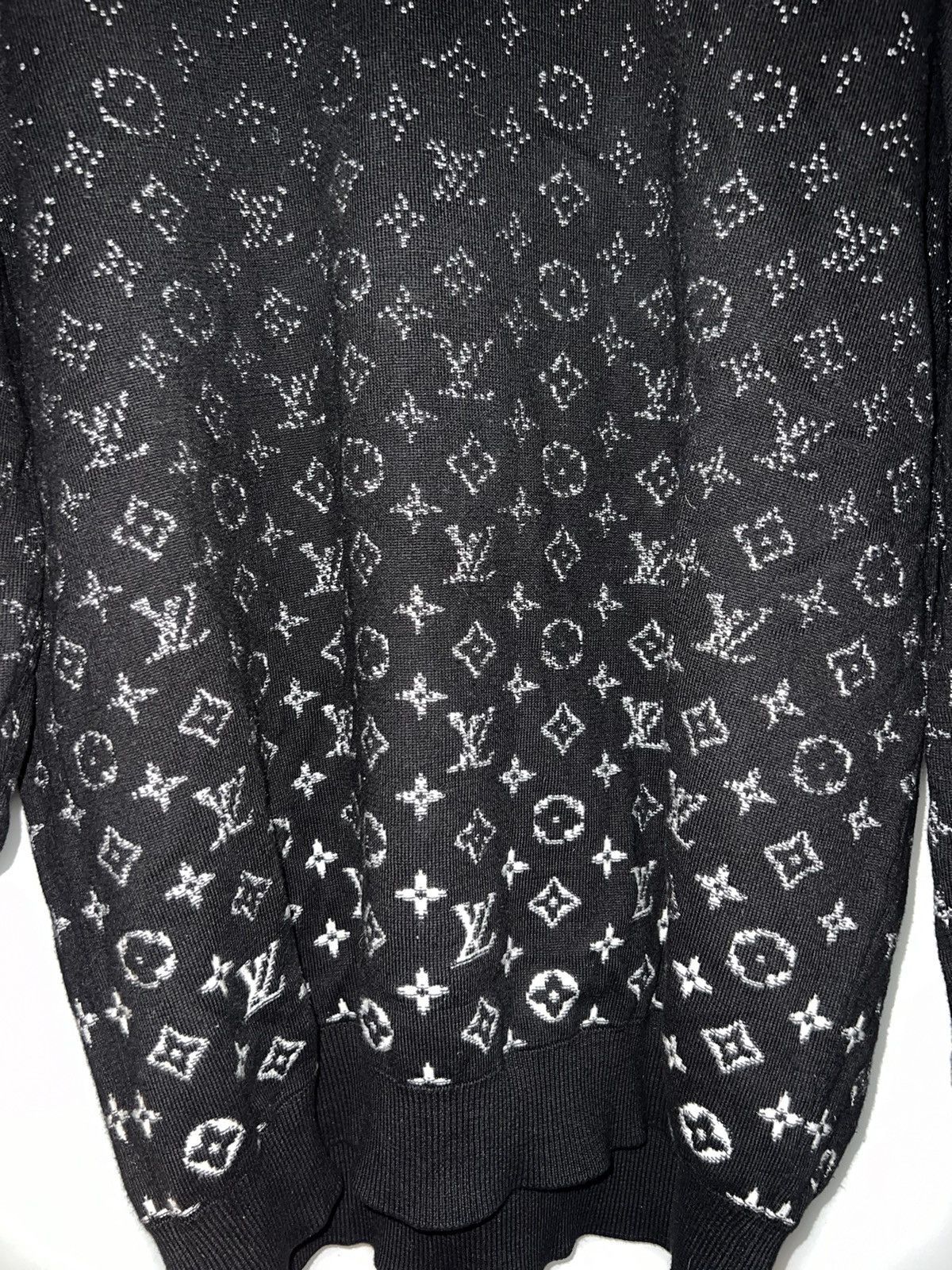 Louis Vuitton Louis Vuitton Crewneck black Size US XXL / EU 58 / 5 - 2 Thumbnail
