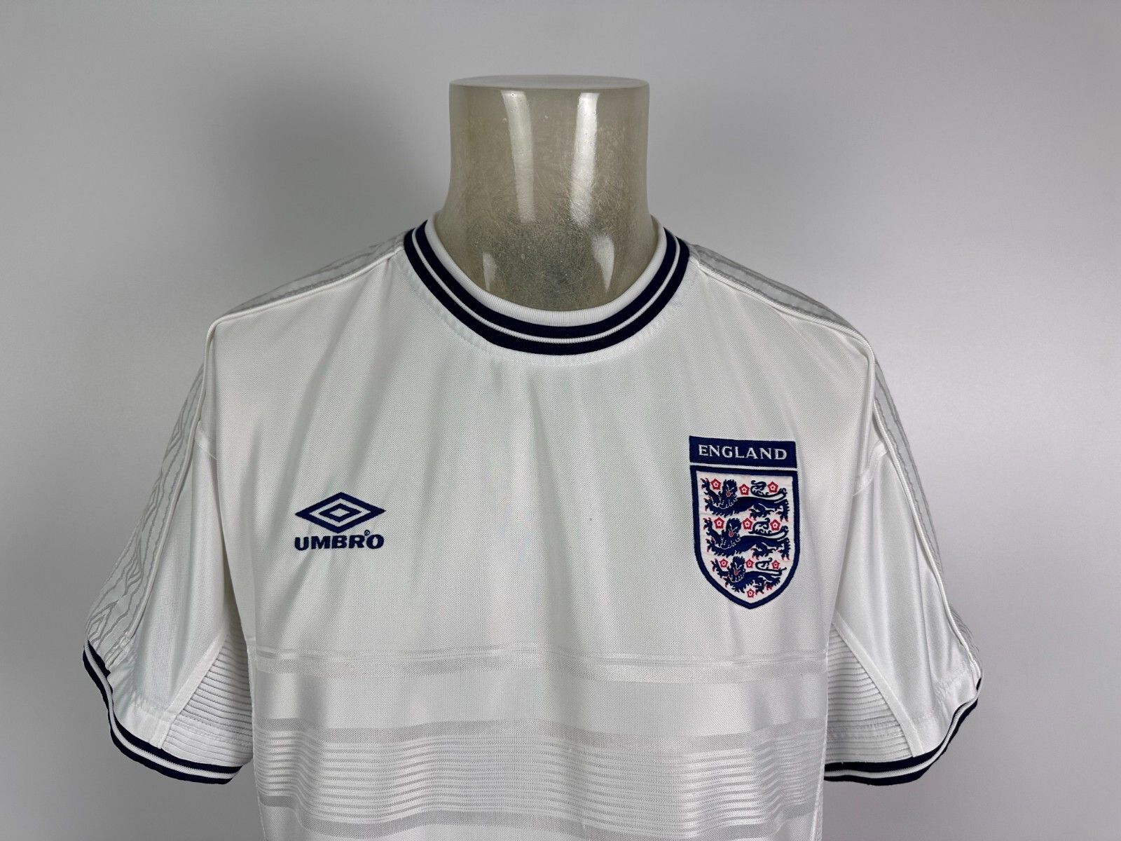 Umbro ENGLAND 1999 2001 FOOTBAL SHIRT SOCCER JERSEY UMBRO sz L Size US L / EU 52-54 / 3 - 5 Thumbnail
