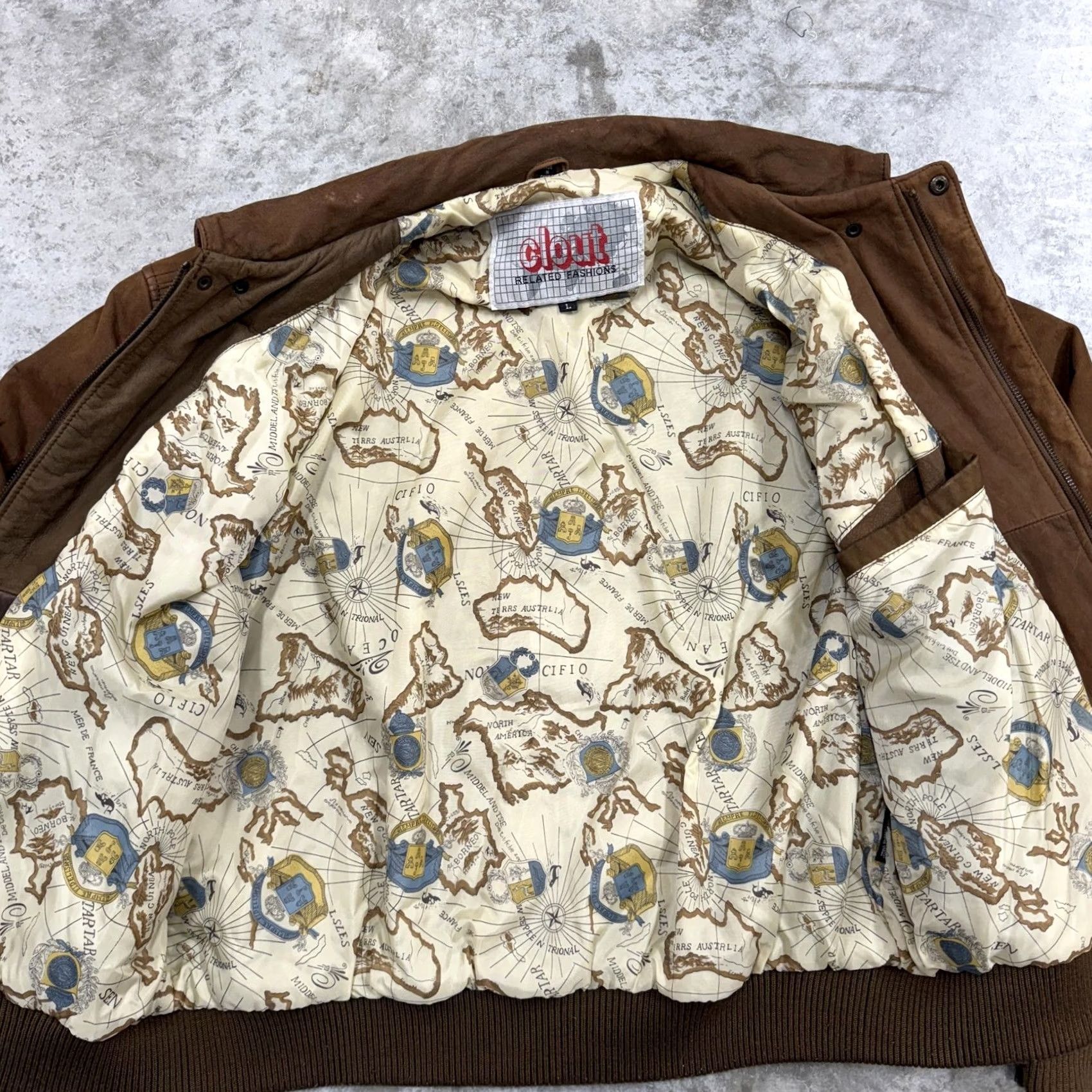 Vintage Clout Leather Bomber Jacket Mens Large Brown World Map Lining Front Zip Pockets Insulated Casual Workwear Size US L / EU 52-54 / 3 - 3 Thumbnail