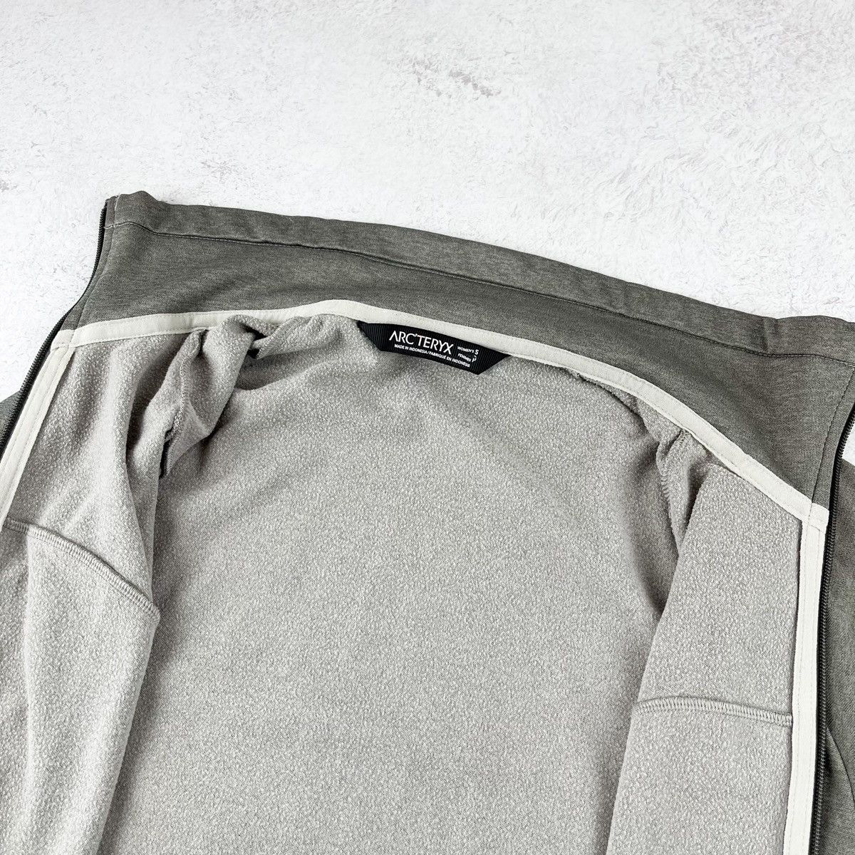 Arc'teryx Arc’teryx 2015 Taupe Gray Zip Up Lightweight Sweater Women’s Size S / US 4 / IT 40 - 8 Thumbnail