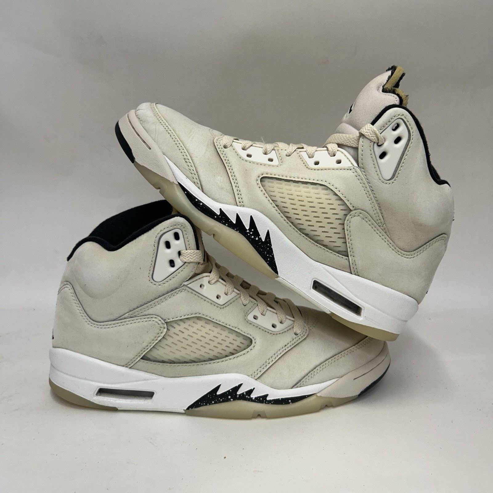 Jordan Brand Nike Air Jordan 5 Retro SE “Sail/White Black” FN7405-100 Size US 8.5 / EU 41-42 - 1 Thumbnail