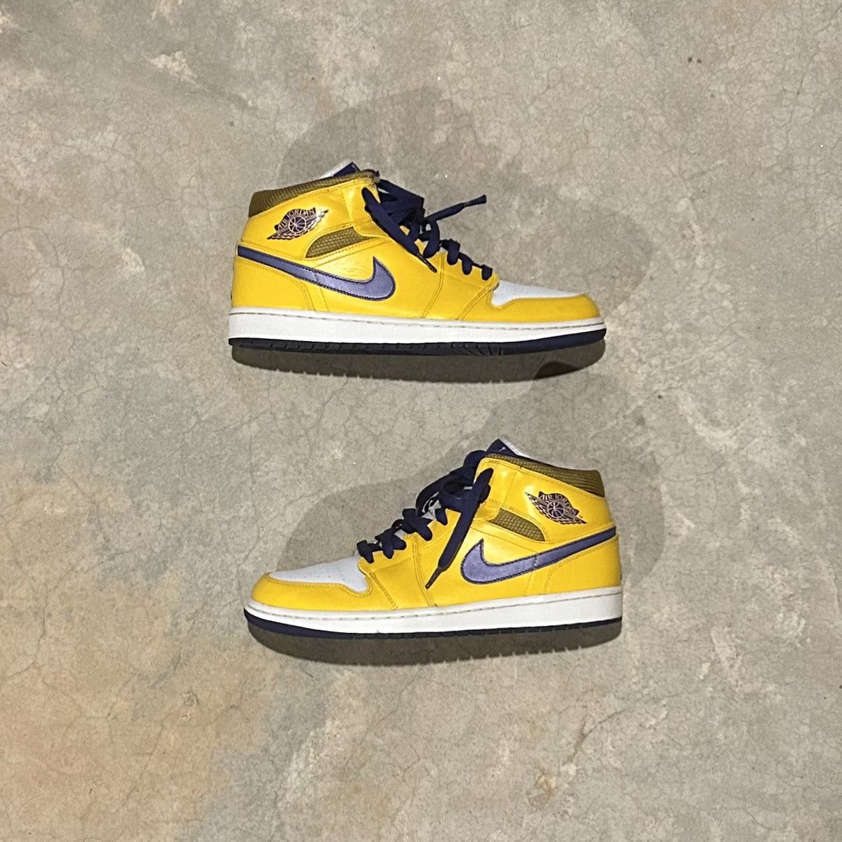 Jordan Brand Air Jordan 1 Mid Lakers 2013 US 10.5 Size US 10.5 / EU 43-44 - 2 Thumbnail