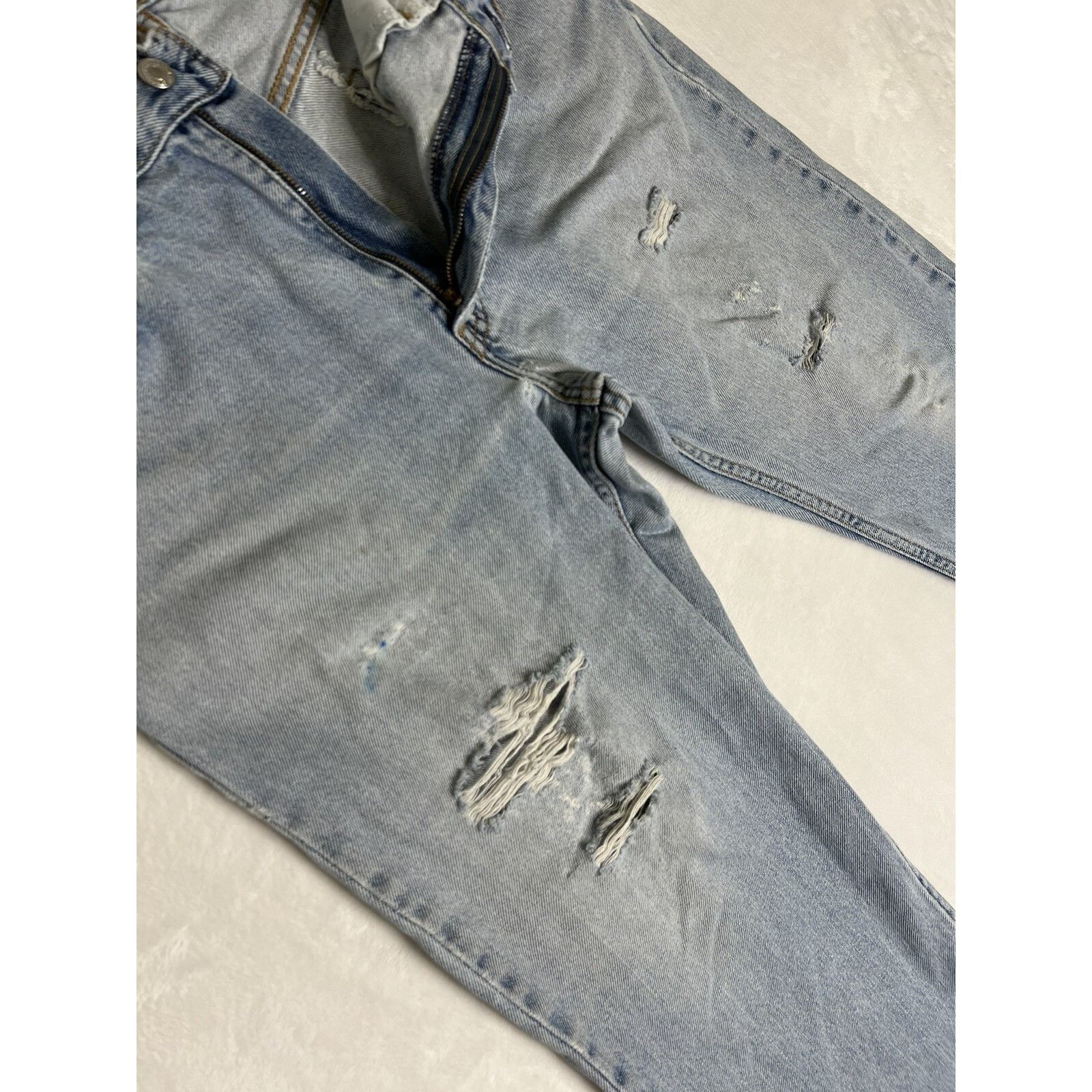 Levi's Vintage Levi’s 550 Blue Denim Jeans Size 33x29 Light Wash Di Size US 33 - 6 Thumbnail