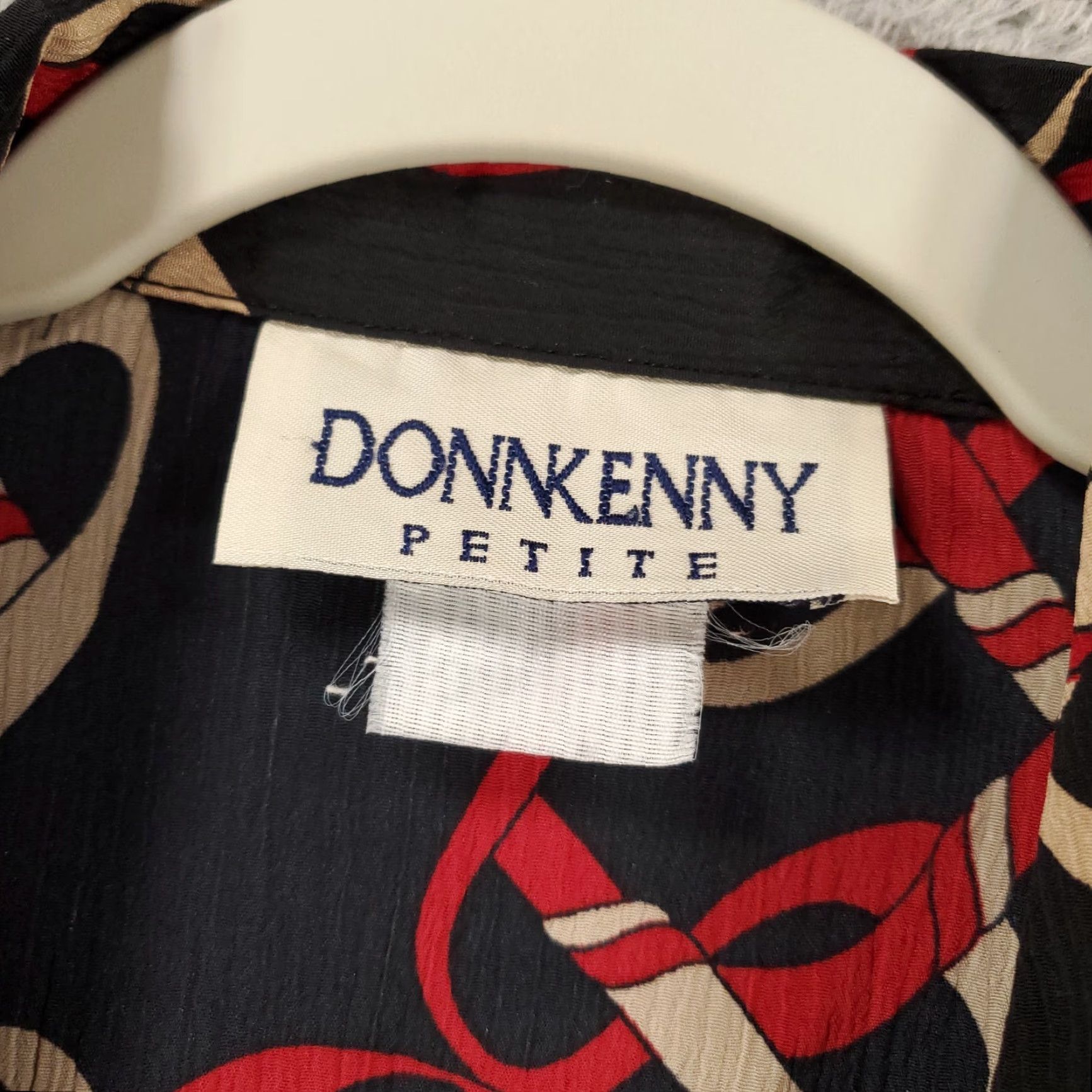 Vintage Donnkenny Blouse Womens Petite Medium Black Red Geometric Camp Button Up READ Reading? Size M / US 6-8 / IT 42-44 - 7 Thumbnail