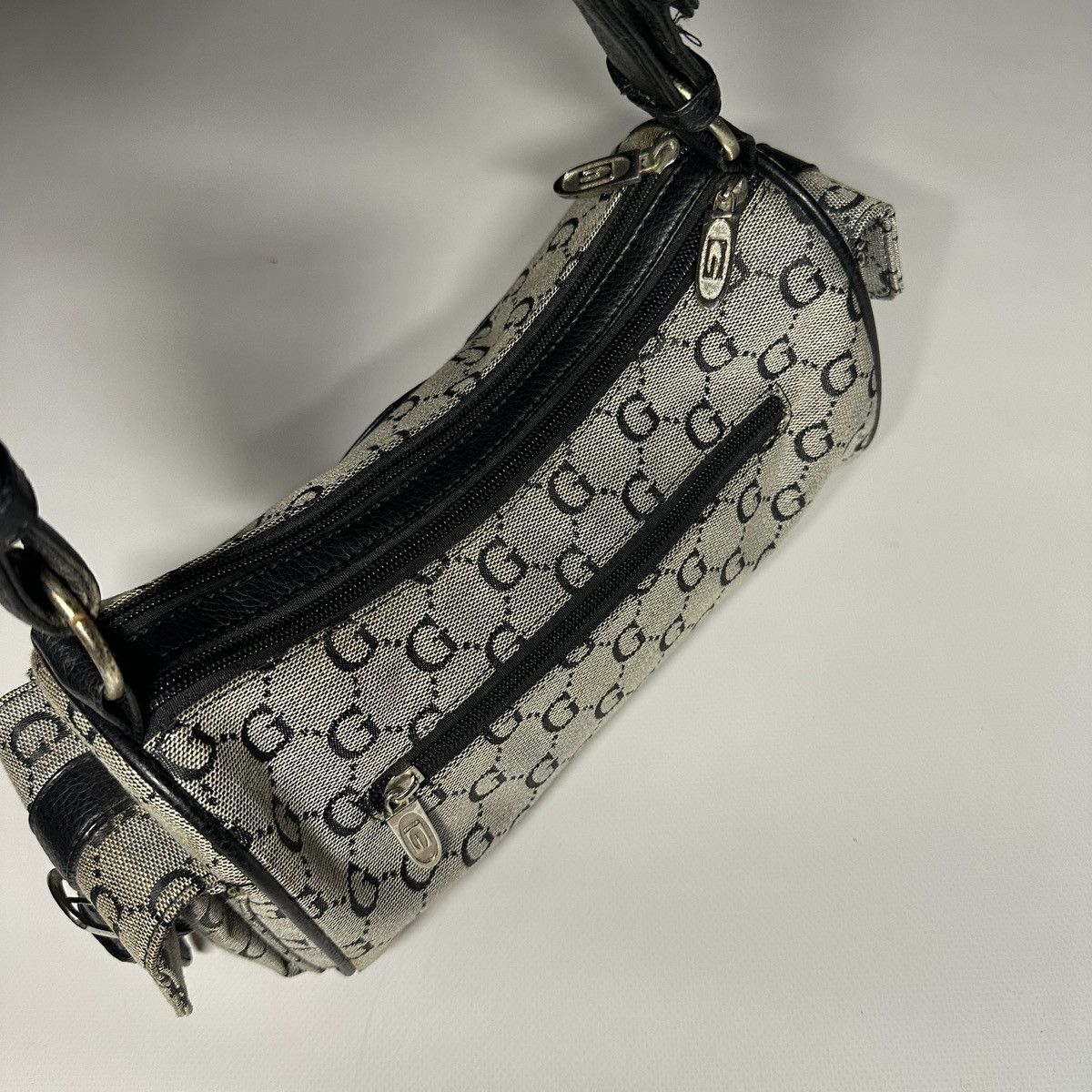 Other GUESS STYLE VINTAGE Y2K MONOGRAM SHOULDER BAG Studded Size ONE SIZE - 6 Thumbnail