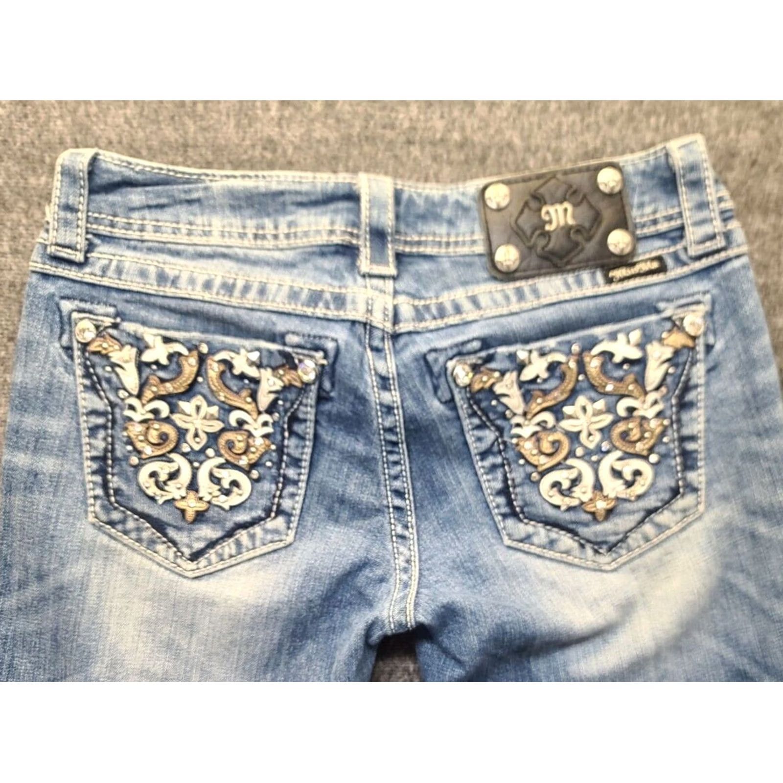 Miss Me Miss Me Capri Jeans Womens 26x21 Regular Fit Cuffed Embroidered Rhinestone Blue Denim 5-Pocket Rise Mid Y2K Cowboycore Girls Womens Size 26" / US 2 / IT 38 - 2 Thumbnail