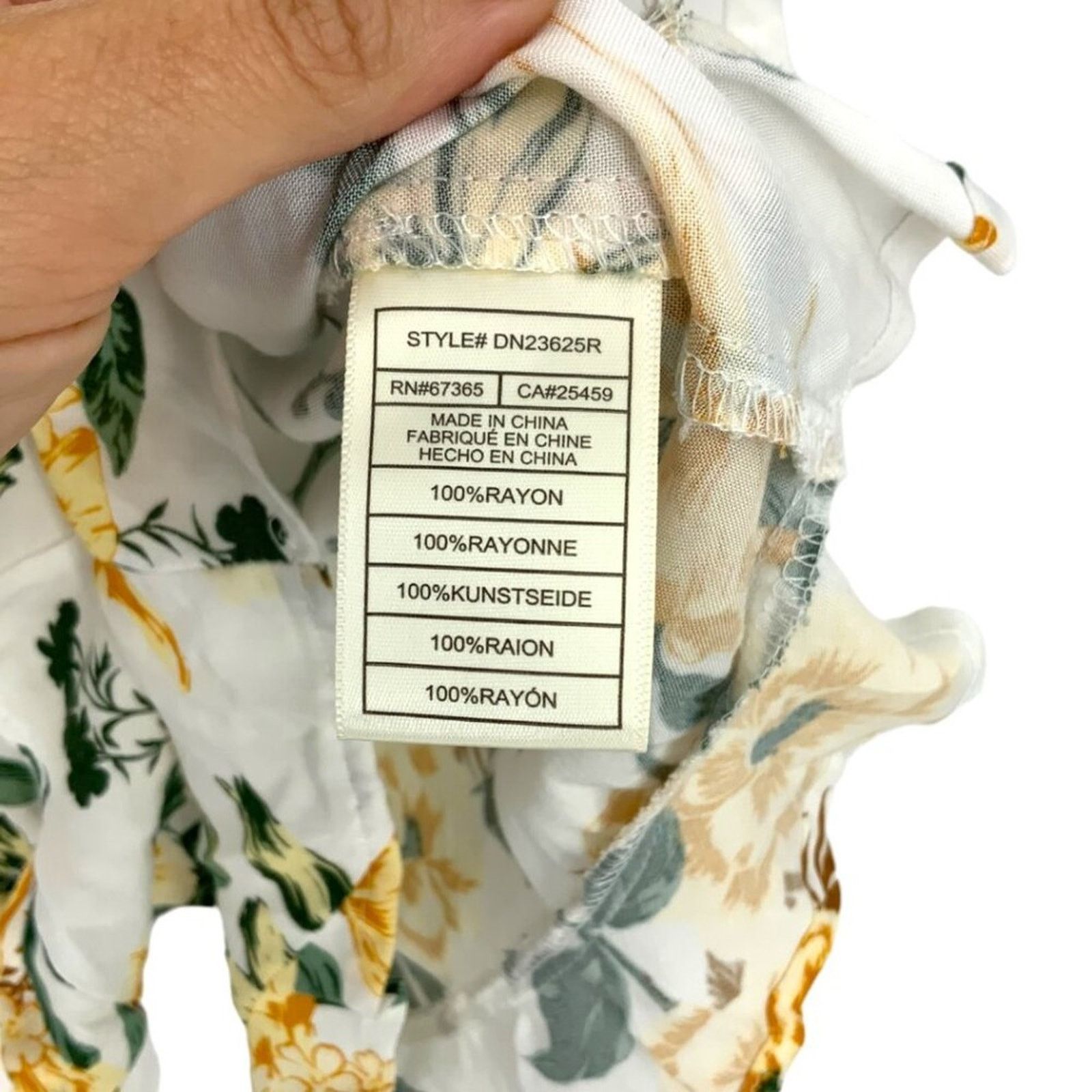 Steve Madden Steve Madden Floral V Neck Flutter Sleeve Romper XS NWOT Size 26" / US 2 / IT 38 - 4 Thumbnail