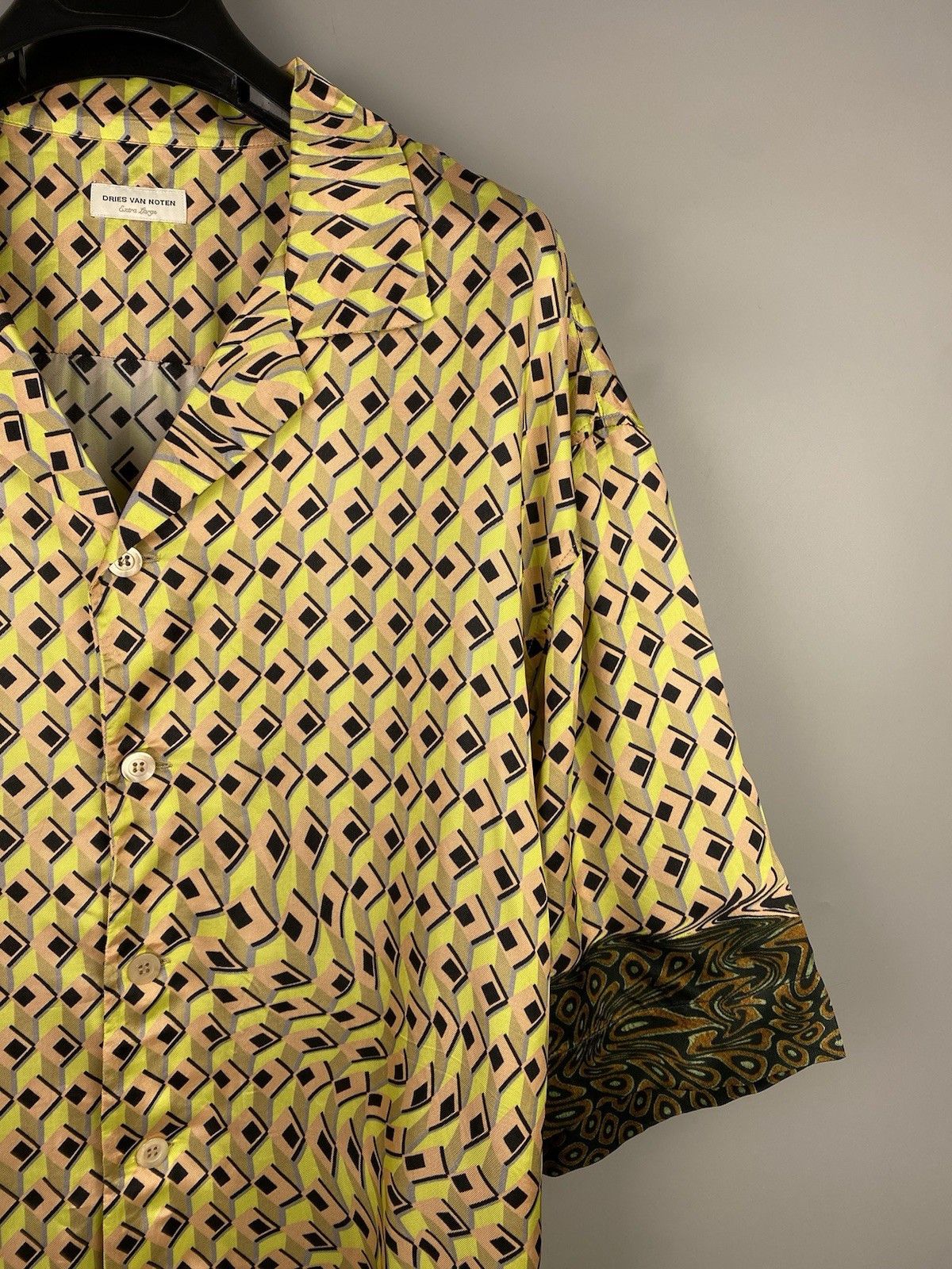 Dries Van Noten Dries Van Noten Silk Luxury Geometric Short Sleeve Shirt Size US XL / EU 56 / 4 - 6 Thumbnail