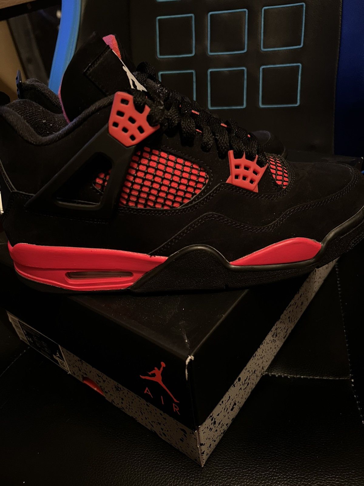 Nike Jordan 4 Red Thunder Size US 8 / EU 41 - 2 Thumbnail